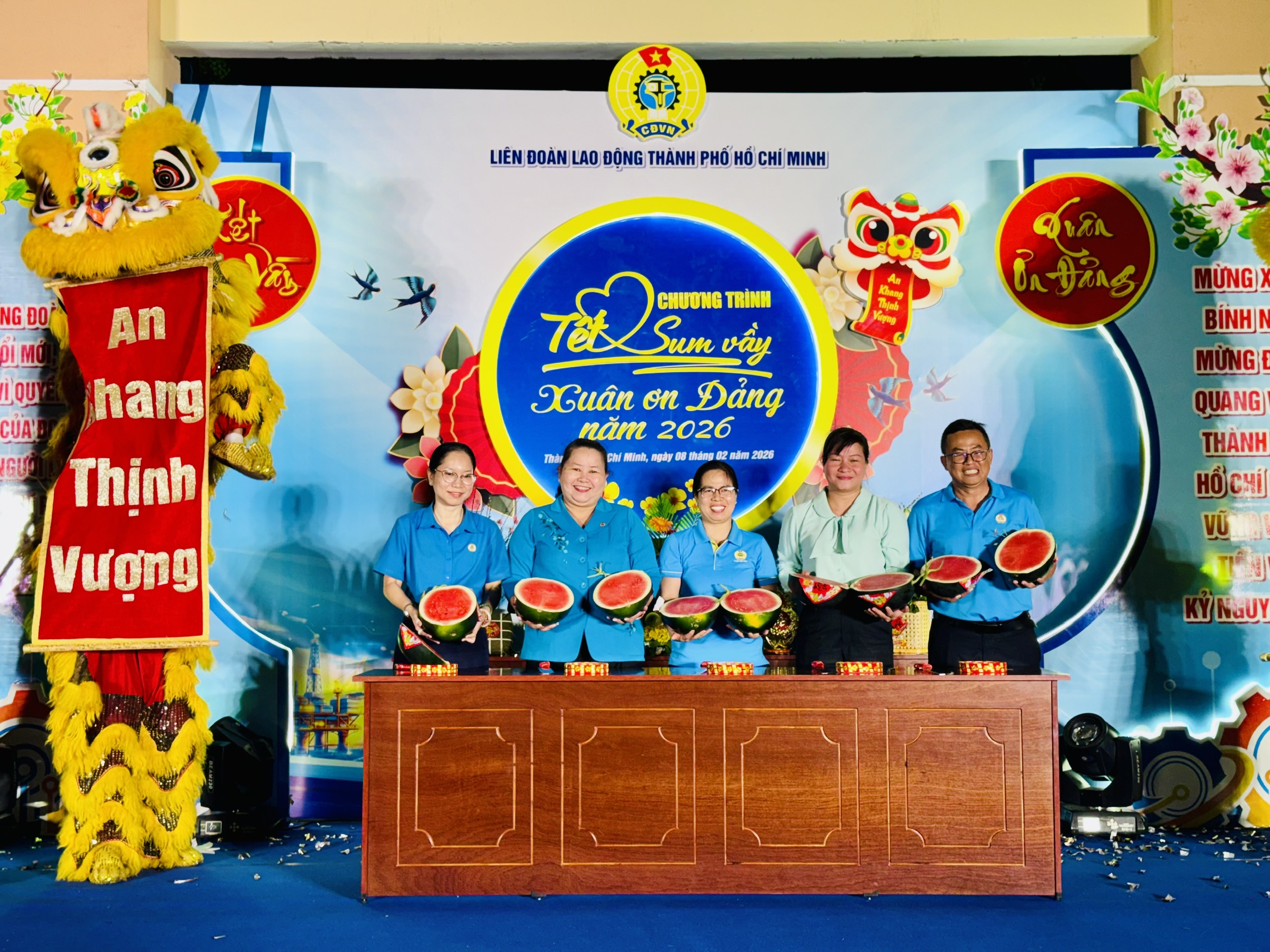 400 đoàn viên – lao động khó khăn sum vầy đón Tết cùng Công đoàn TPHCM - Ảnh 5.