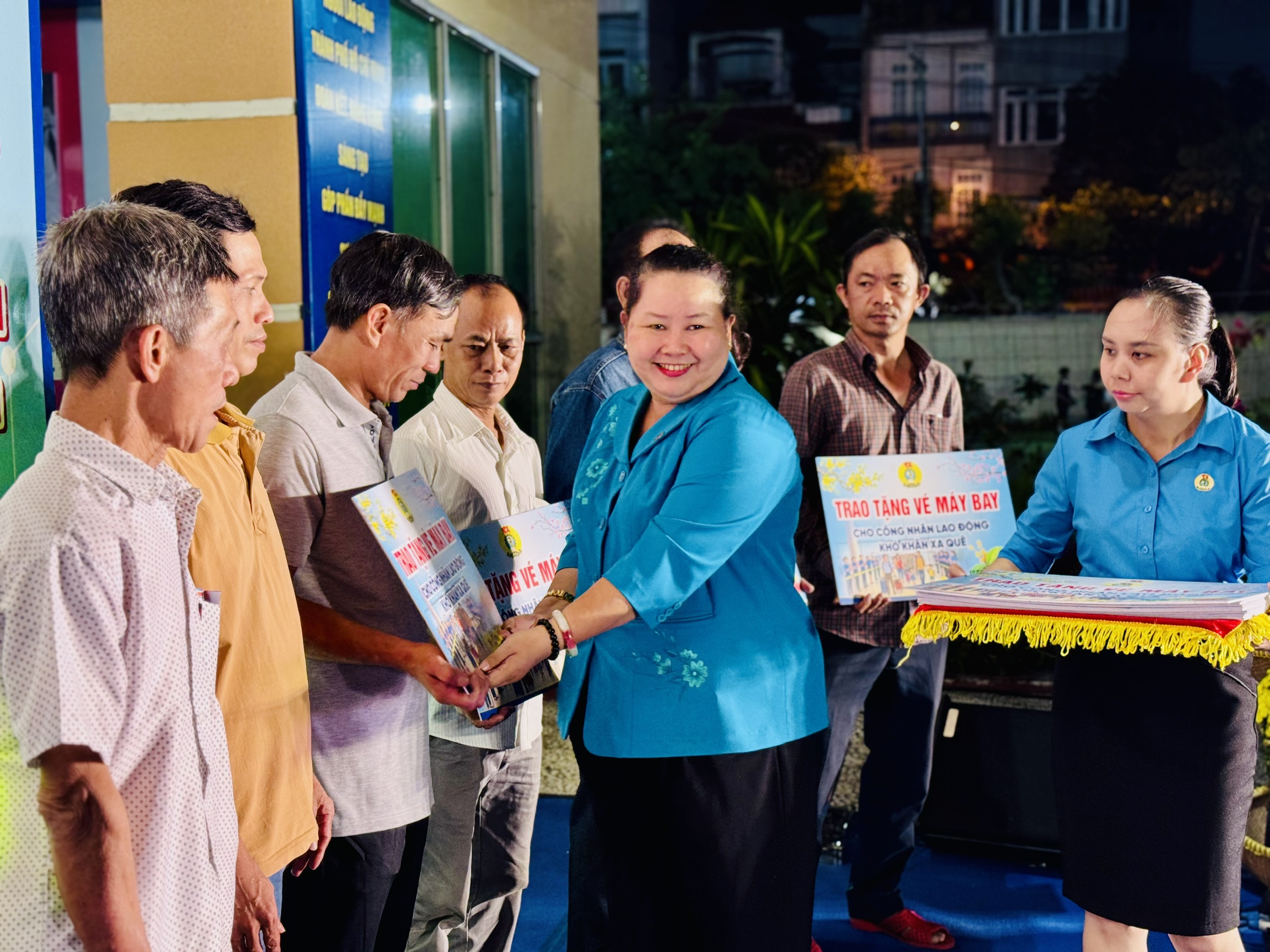 400 đoàn viên – lao động khó khăn sum vầy đón Tết cùng Công đoàn TPHCM - Ảnh 6.