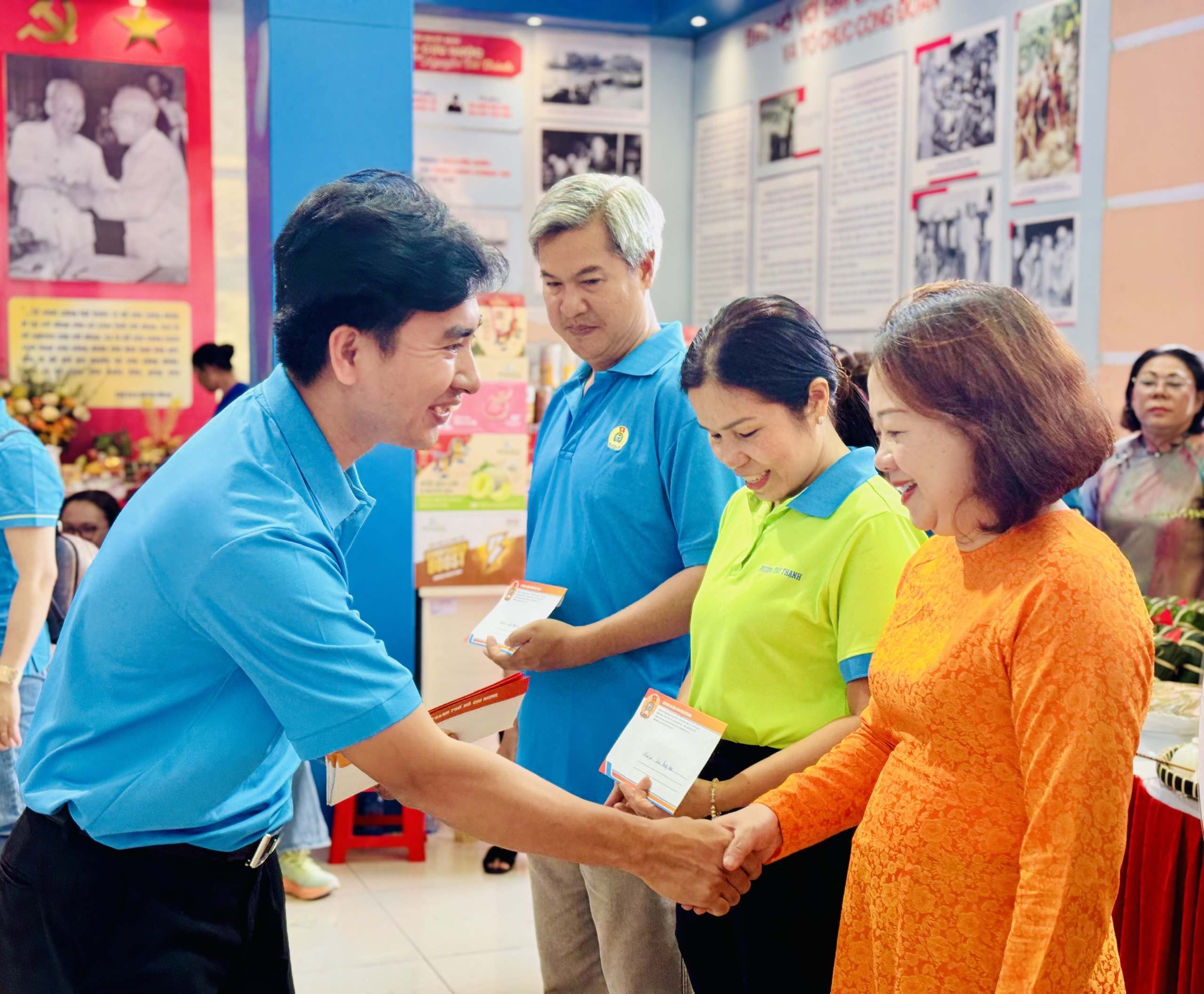 400 đoàn viên – lao động khó khăn sum vầy đón Tết cùng Công đoàn TPHCM - Ảnh 11.