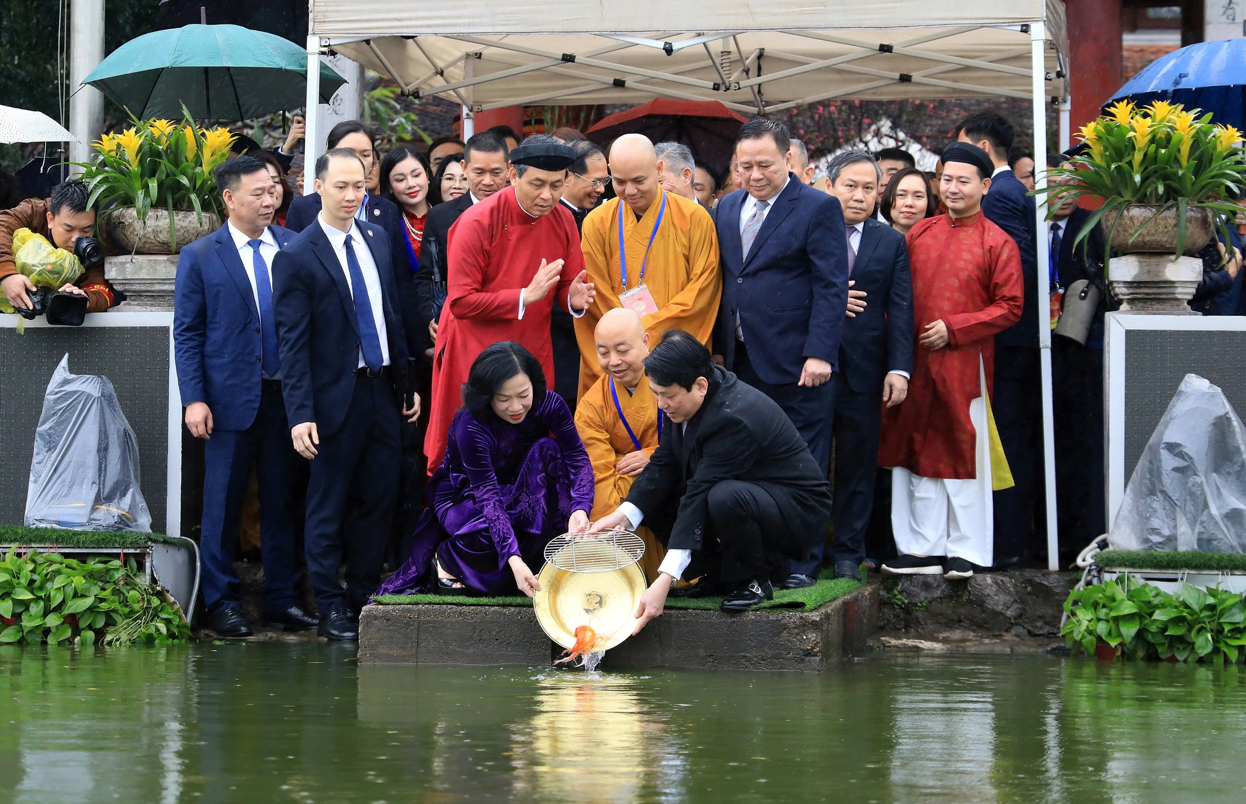 Chung tay xây dựng đất nước phồn vinh, hạnh phúc - Ảnh 2.