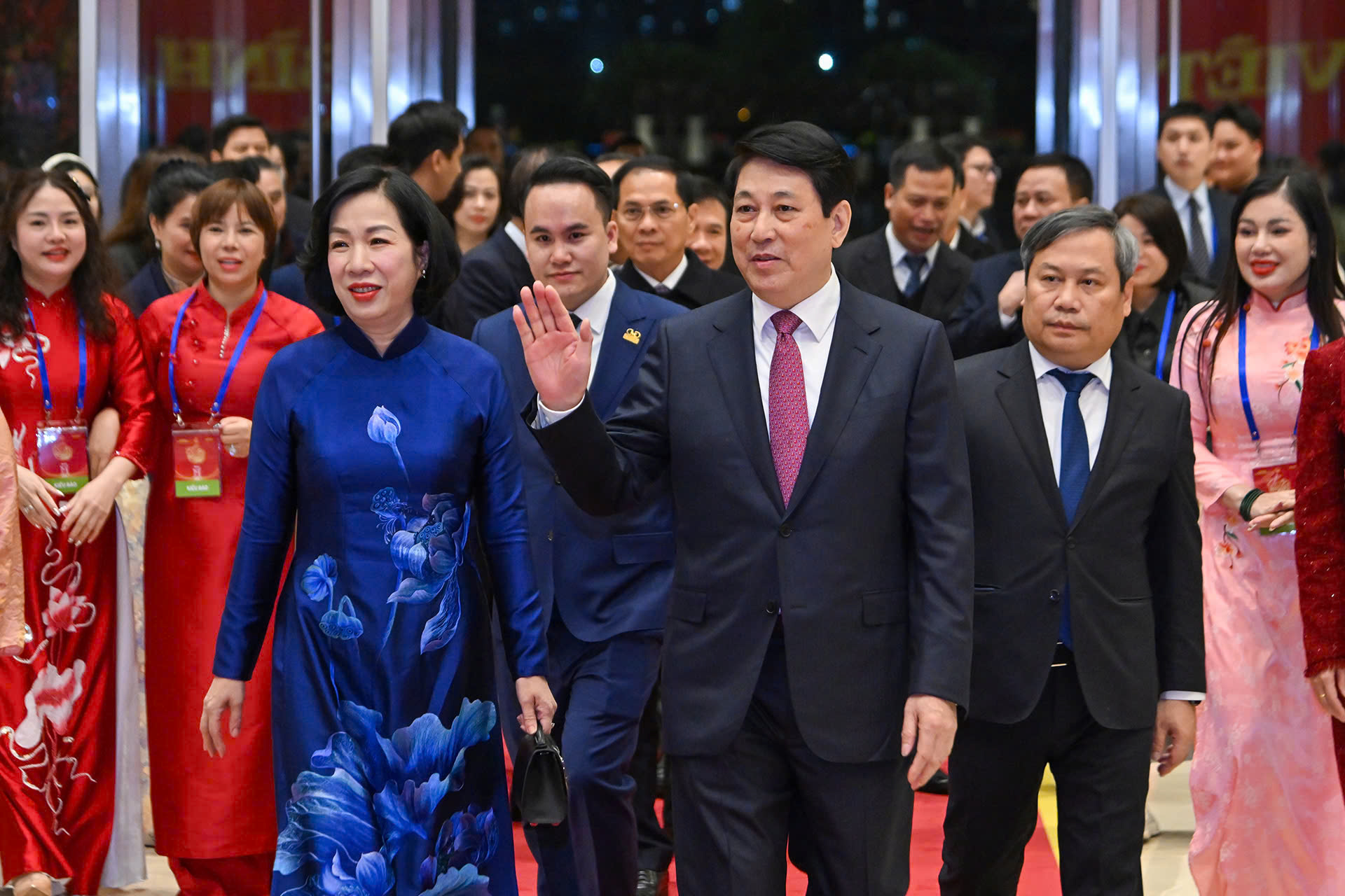 Chủ tịch nước chúc Tết kiều bào, đánh trống khai hội mừng Xuân - Ảnh 3.