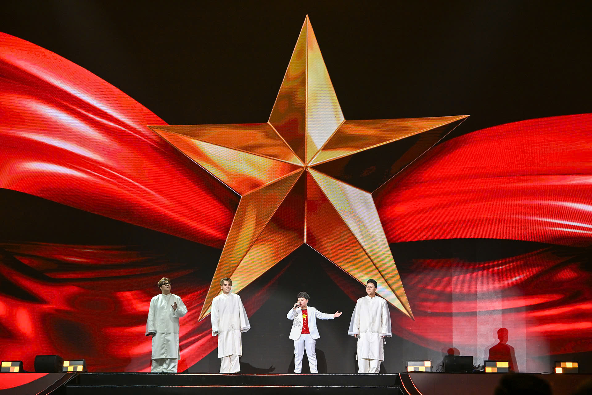 Chủ tịch nước chúc Tết kiều bào, đánh trống khai hội mừng Xuân - Ảnh 8.