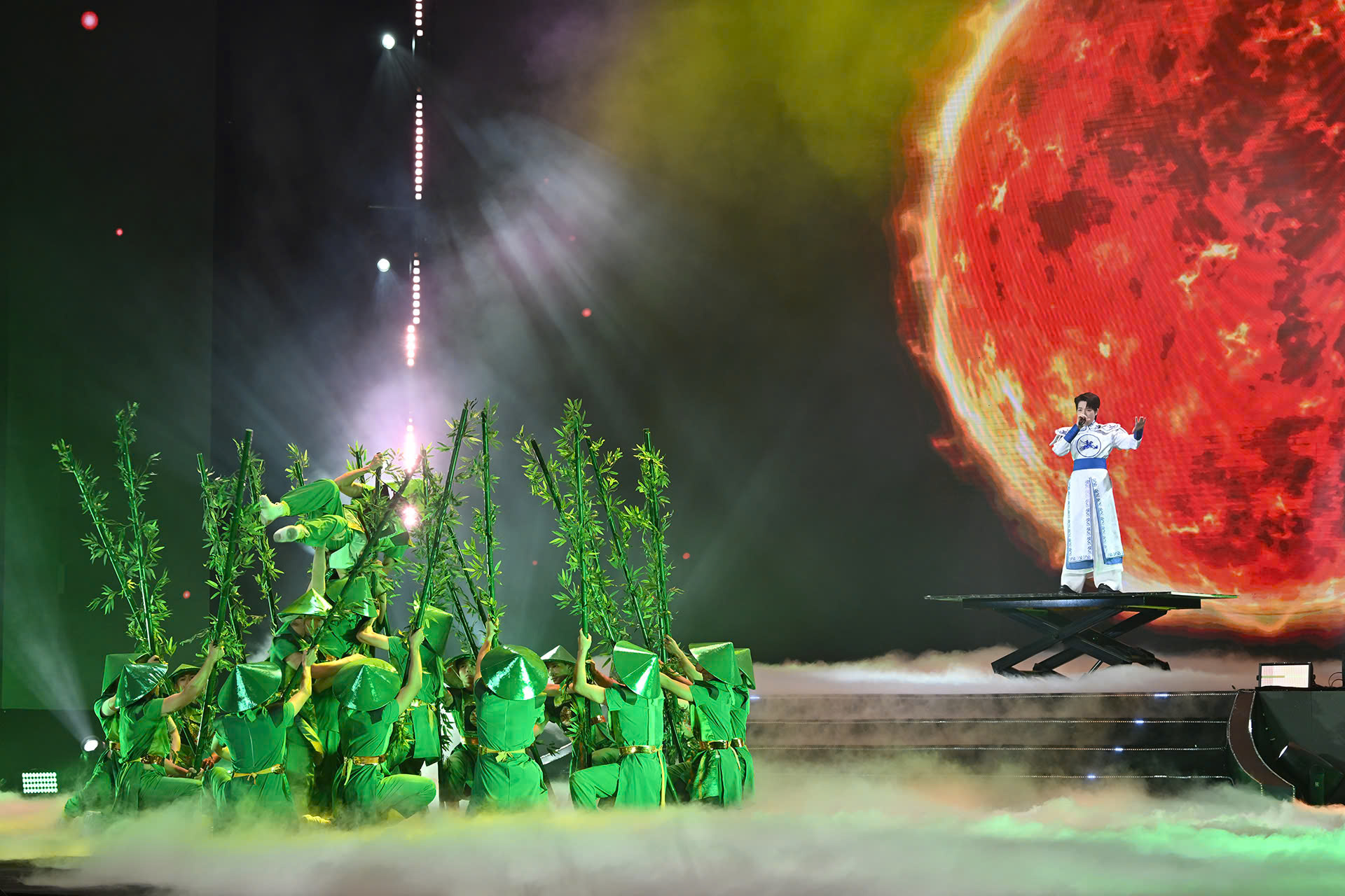 Chủ tịch nước chúc Tết kiều bào, đánh trống khai hội mừng Xuân - Ảnh 9.