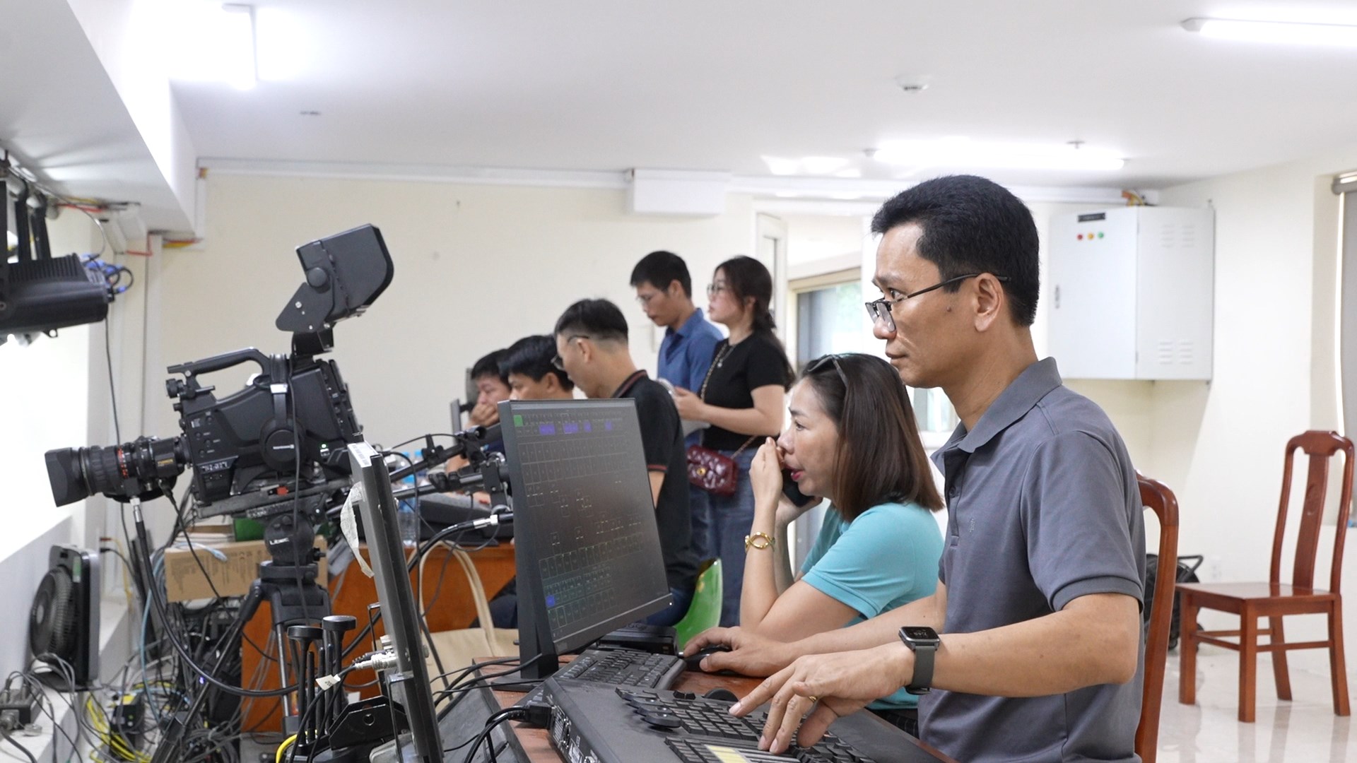 Giao thừa 2026: Những câu chuyện thầm lặng Phía sau màn hình truyền hình - Ảnh 3.