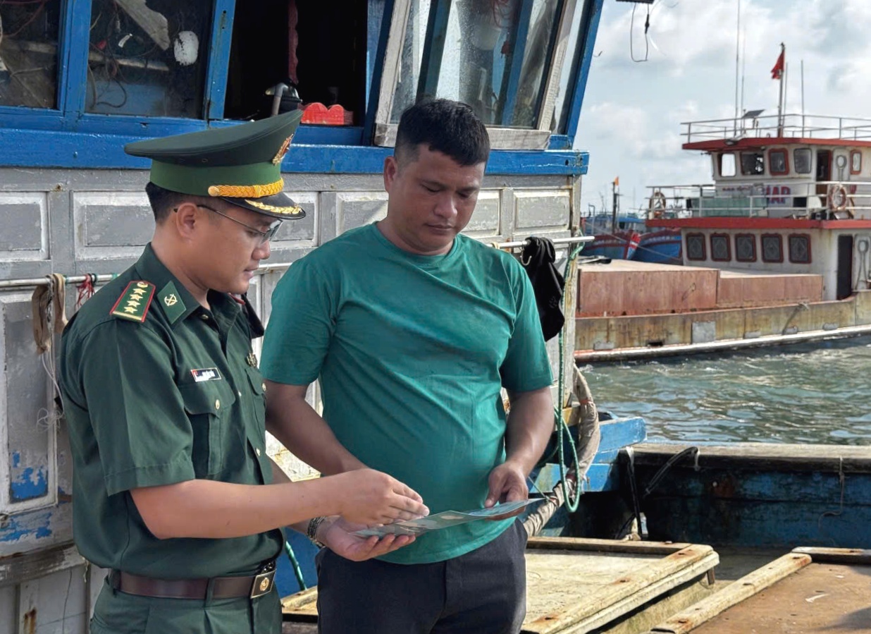 Những kình ngư Lý Sơn ở Hoàng Sa - Ảnh 2.