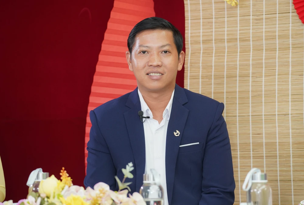 p12-13 ong Thang.jpg