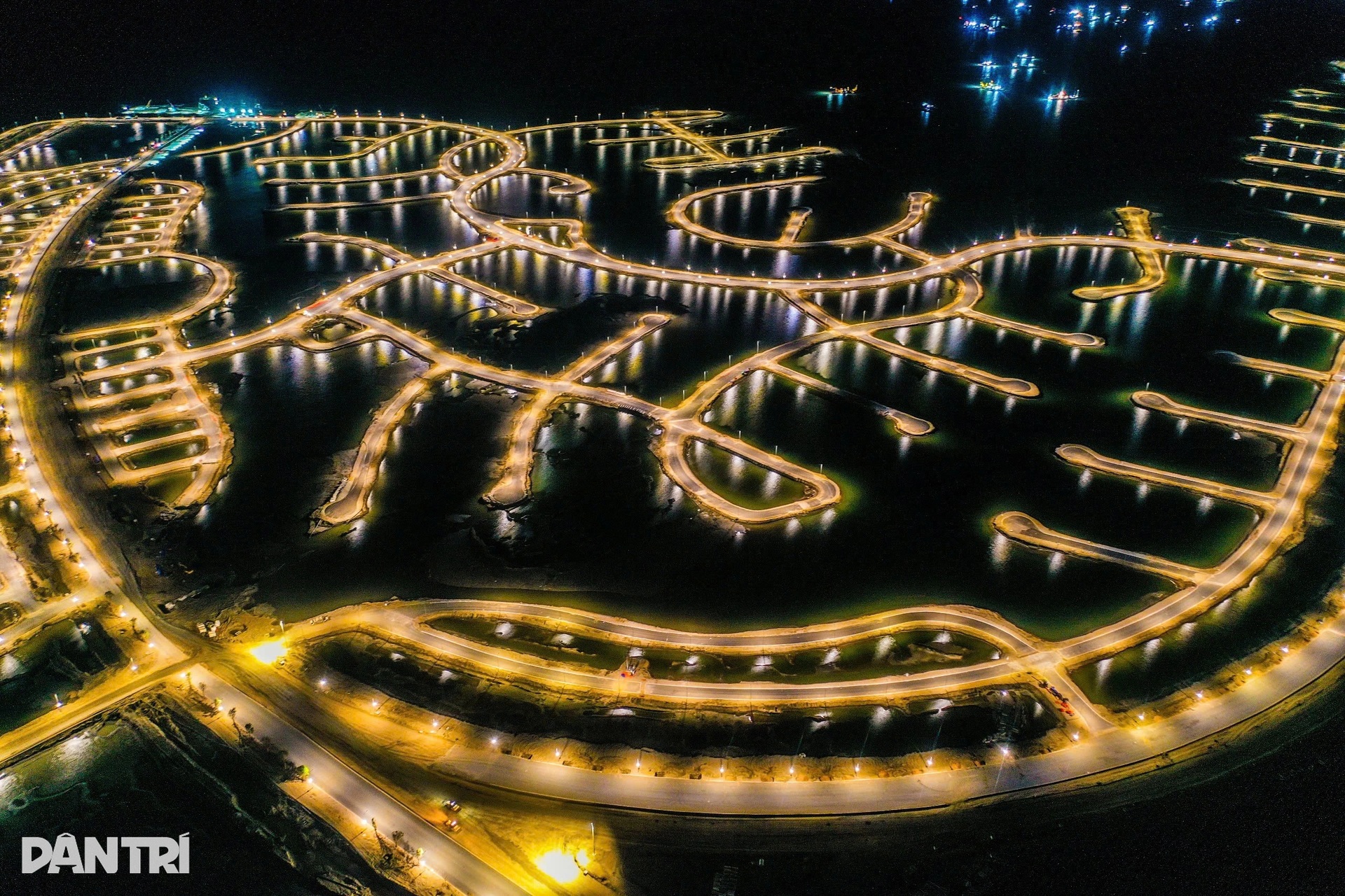 Cần Giờ rực sáng đêm ngày trên đại công trường lấn biển - 10