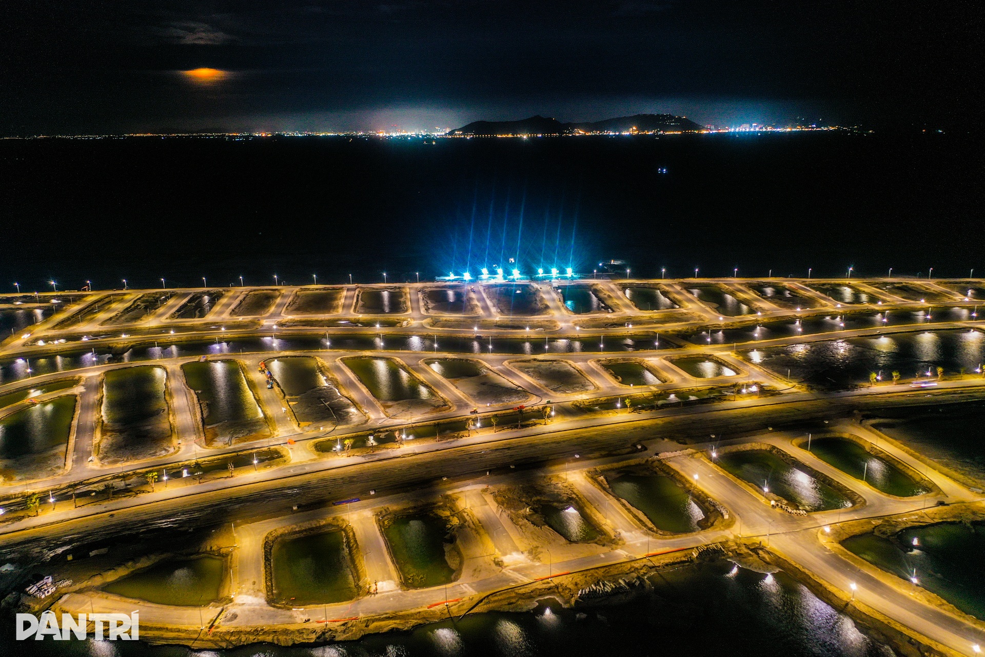 Cần Giờ rực sáng đêm ngày trên đại công trường lấn biển - 12