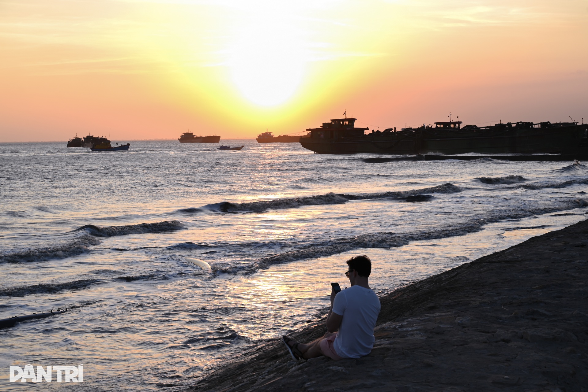 Cần Giờ rực sáng đêm ngày trên đại công trường lấn biển - 13