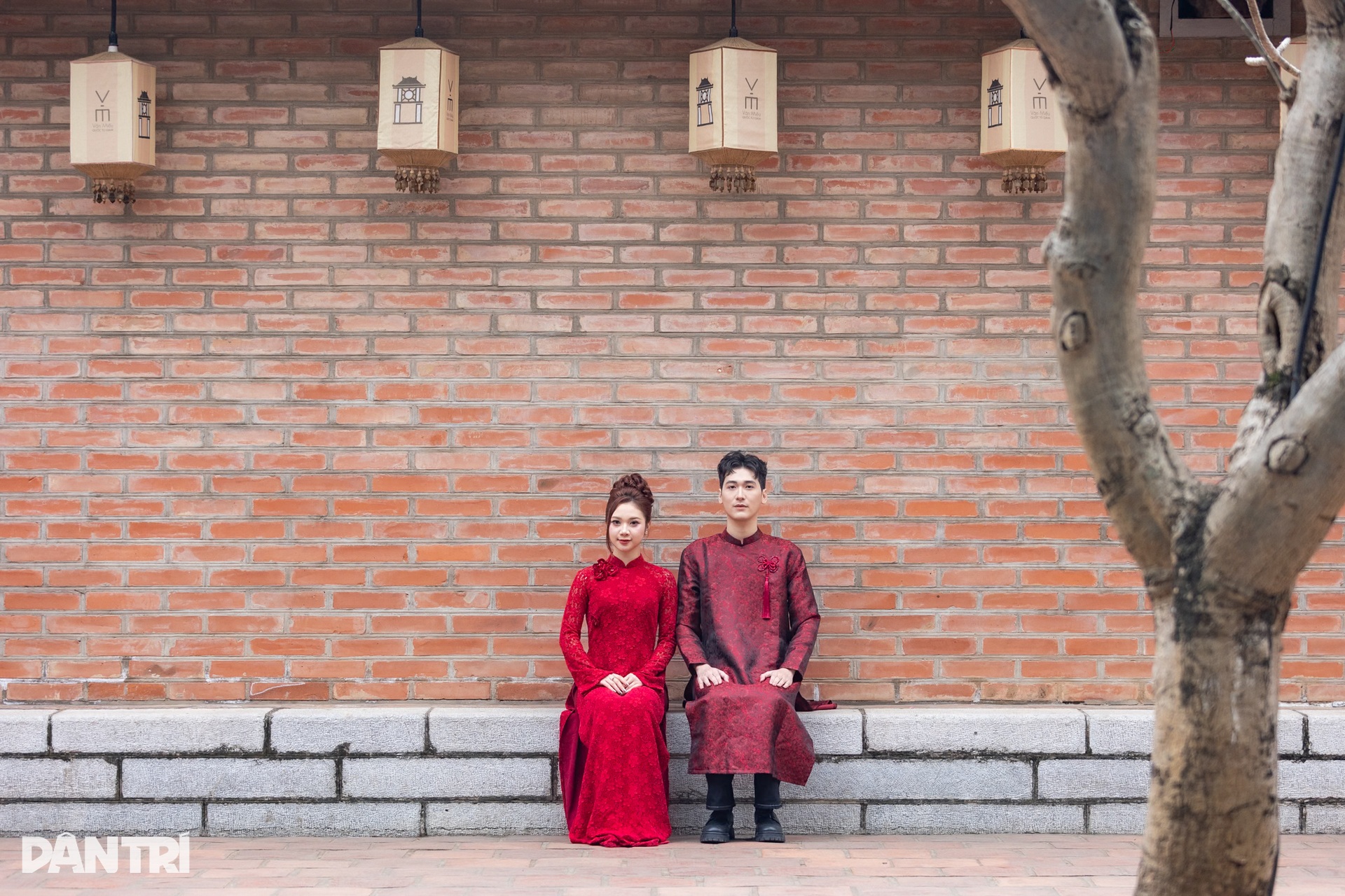 Ngắm cặp diễn viên trẻ đẹp diện áo dài đỏ rực đón lễ tình nhân - 2