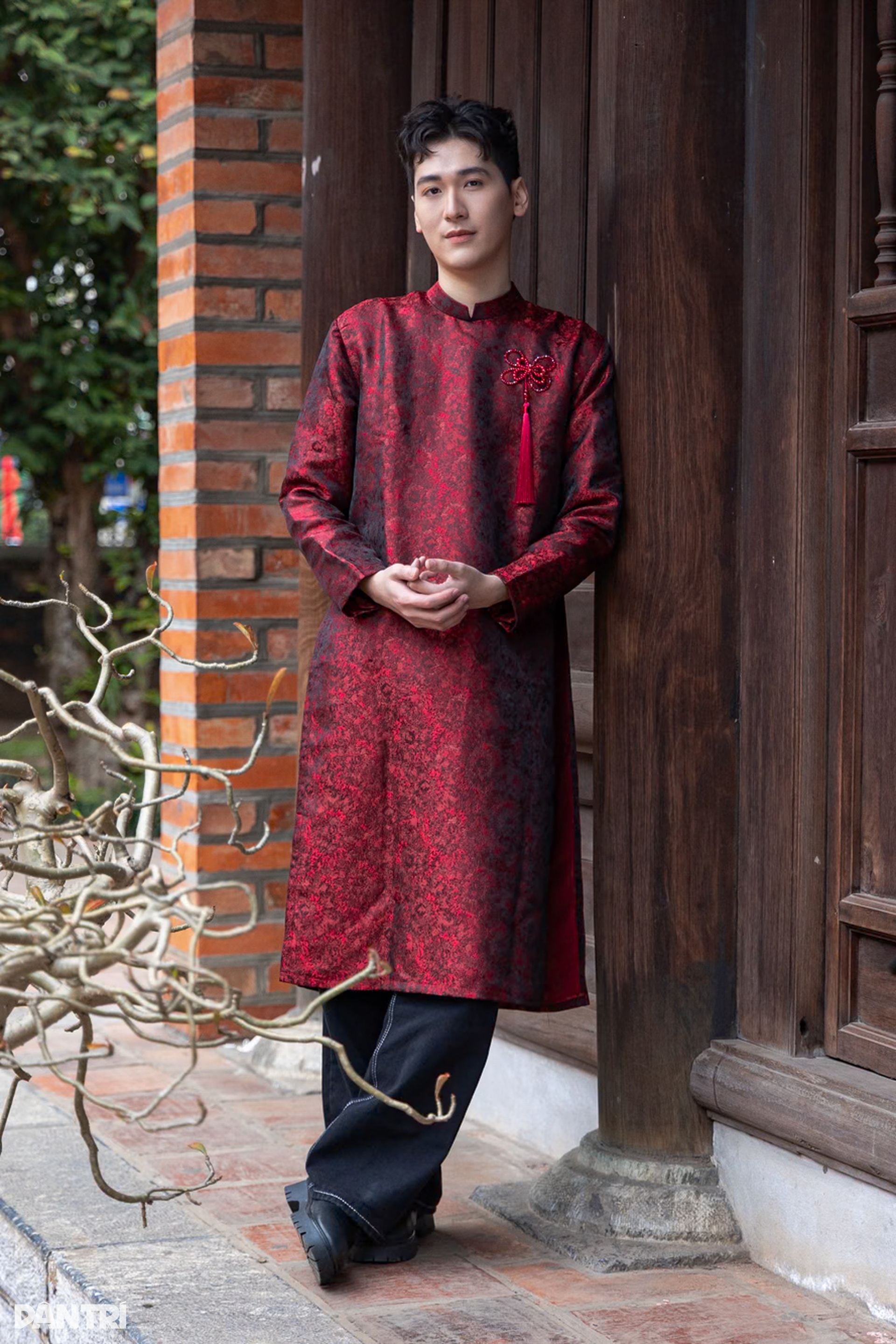 Ngắm cặp diễn viên trẻ đẹp diện áo dài đỏ rực đón lễ tình nhân - 10