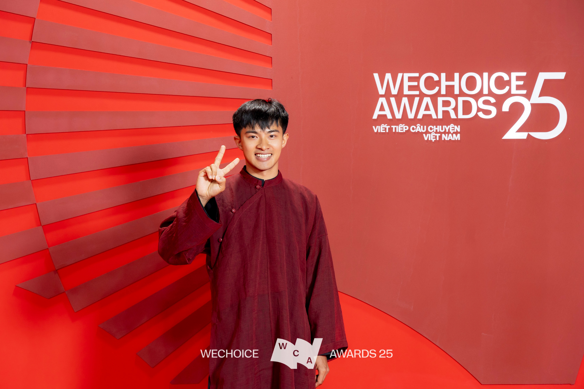 Lê Tuấn Khang tại WeChoice Awards 2025 đi đến đâu ai cũng nhận ra, thật thà dễ thương như những clip triệu view- Ảnh 4.