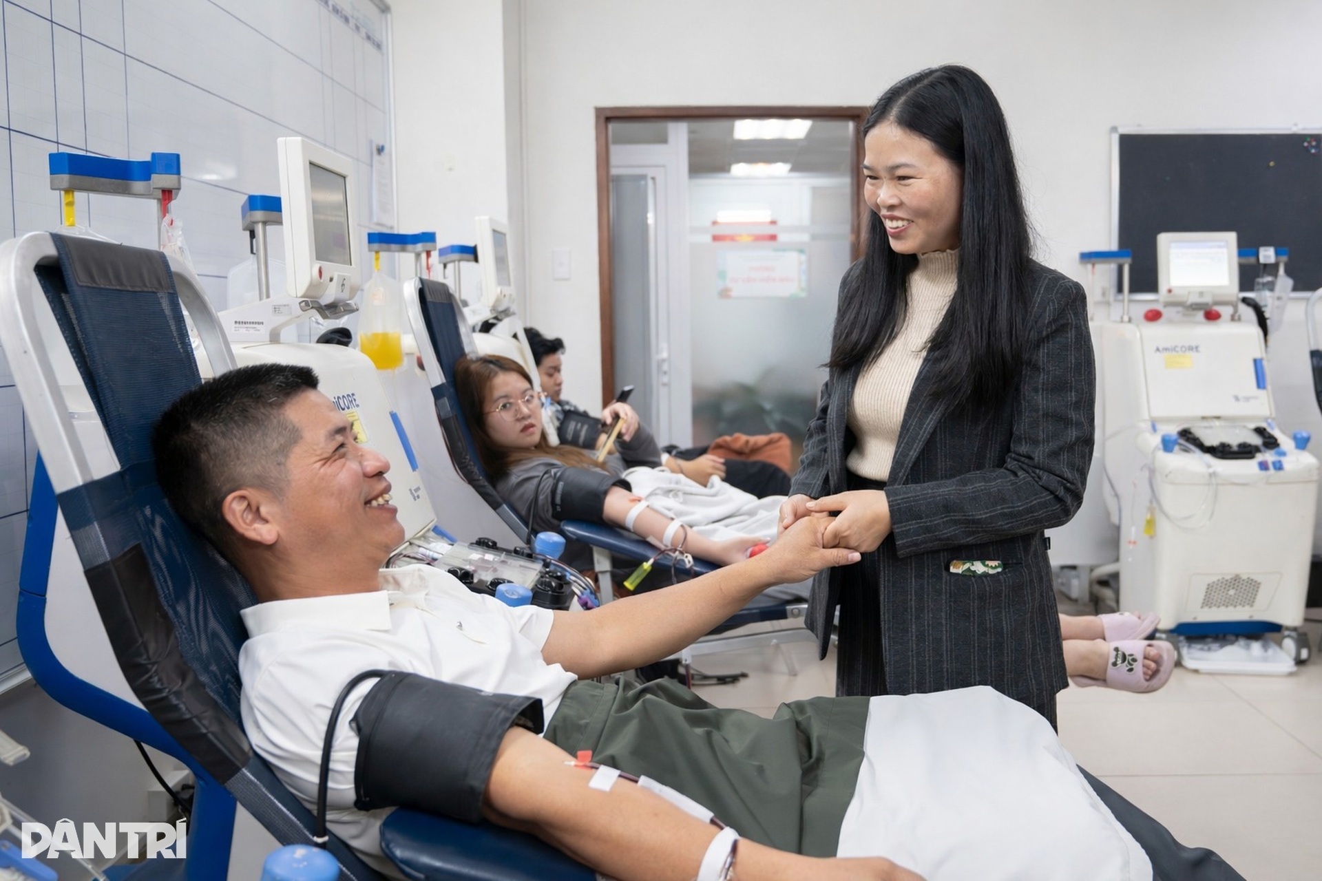 Hà Nội: Dậy từ tinh mơ, đi 40km góp sức cho lời kêu gọi 10.000 đơn vị máu - 2