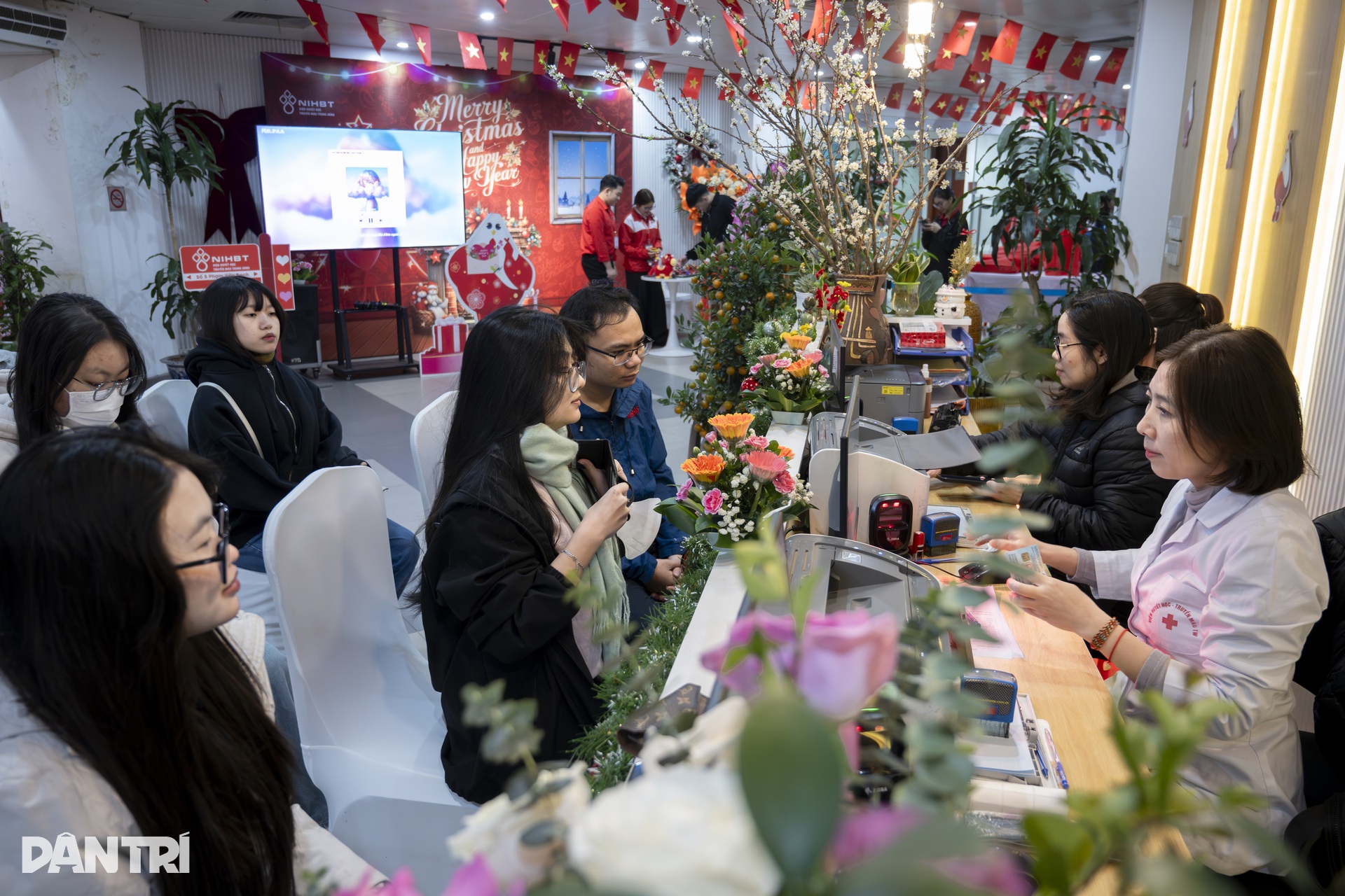 Hà Nội: Dậy từ tinh mơ, đi 40km góp sức cho lời kêu gọi 10.000 đơn vị máu - 5