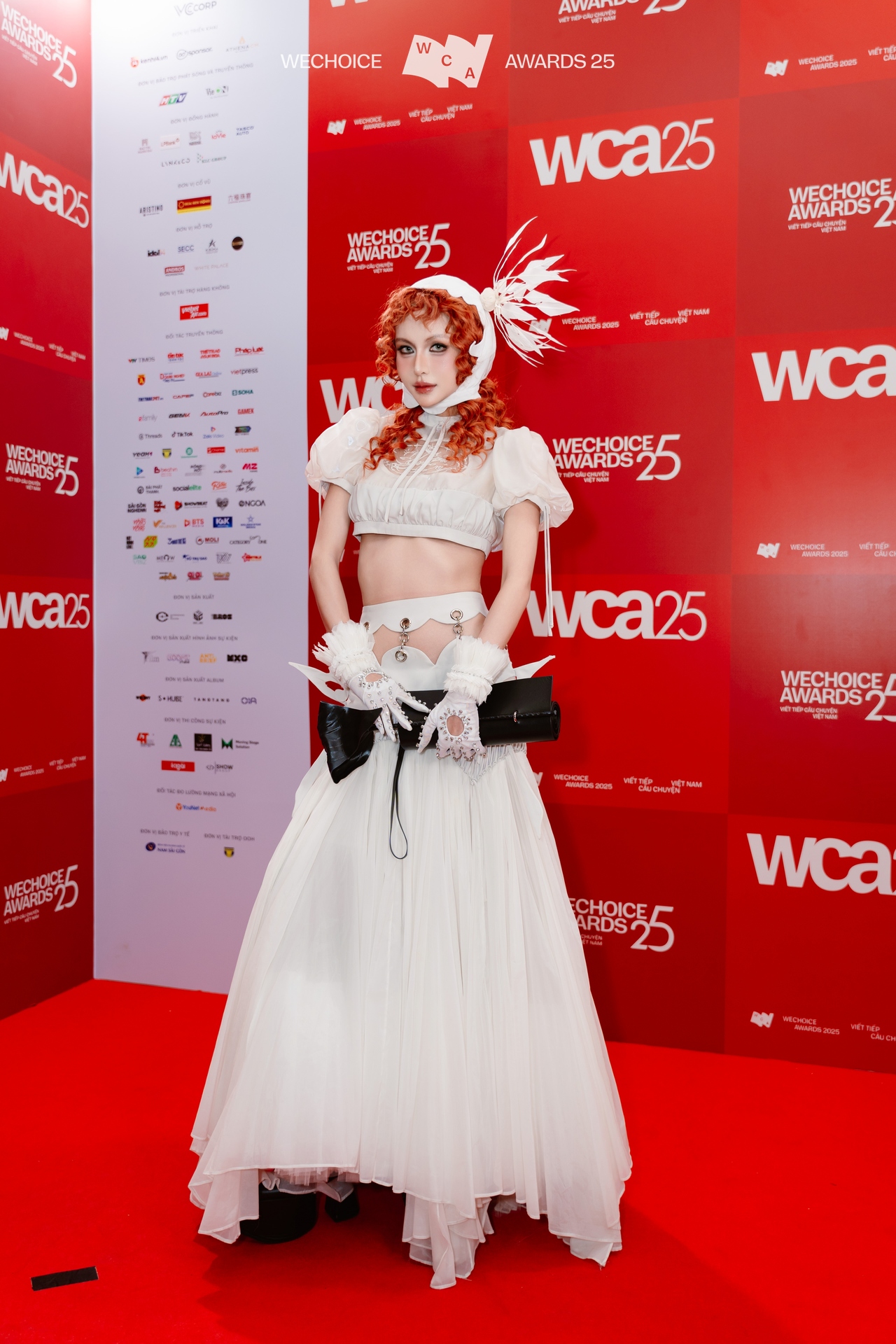 Tìm ra chủ nhân của outfit số 1 WeChoice 2025: Dàn sao nghĩ gì về đề bài mở, dresscode không màu sắc đầy 