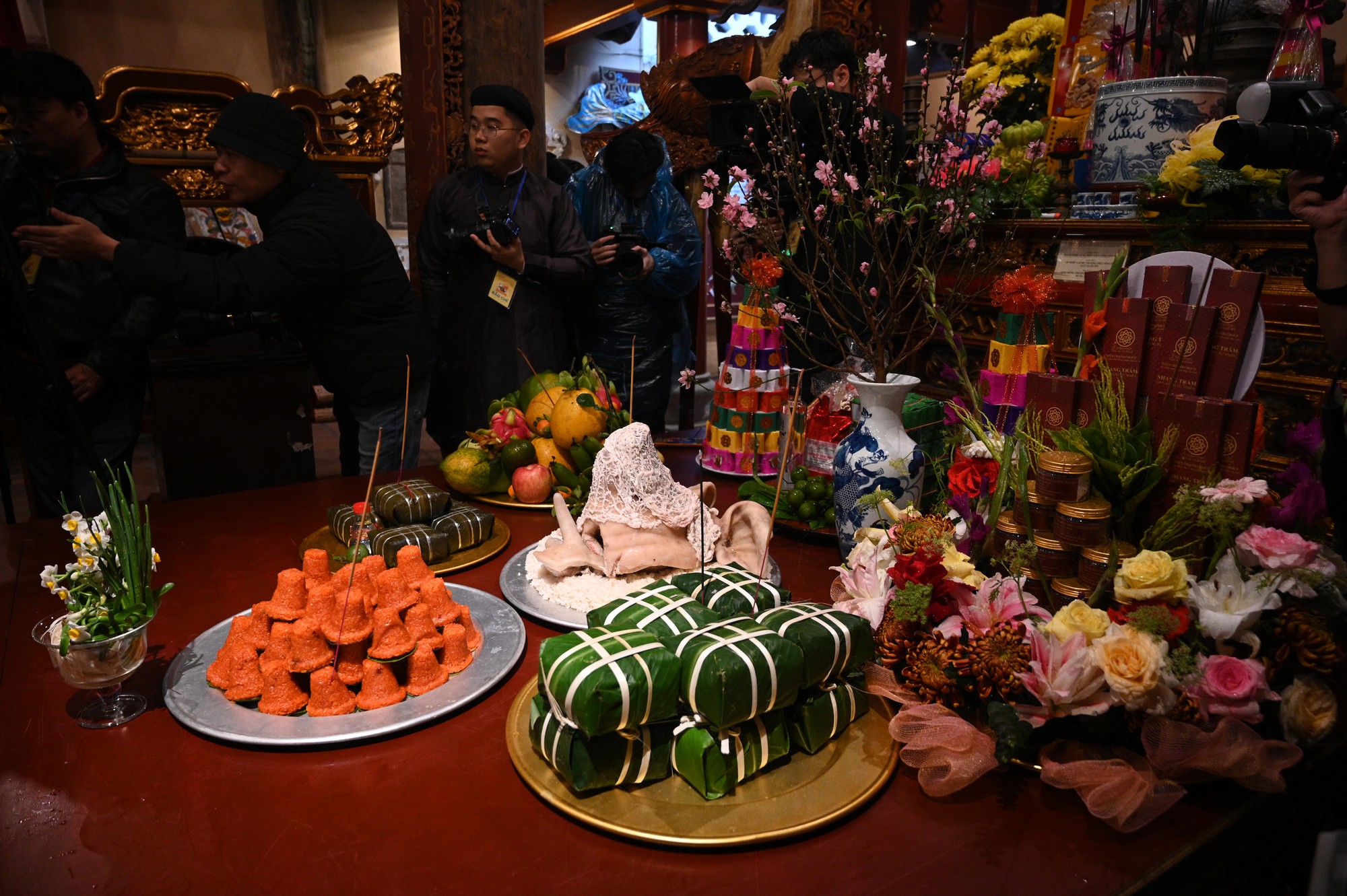 Giữa mưa rét 15 độ, Bách Hoa Bộ Hành đã tạo nên khung cảnh hiếm thấy giữa Hà Nội- Ảnh 13.