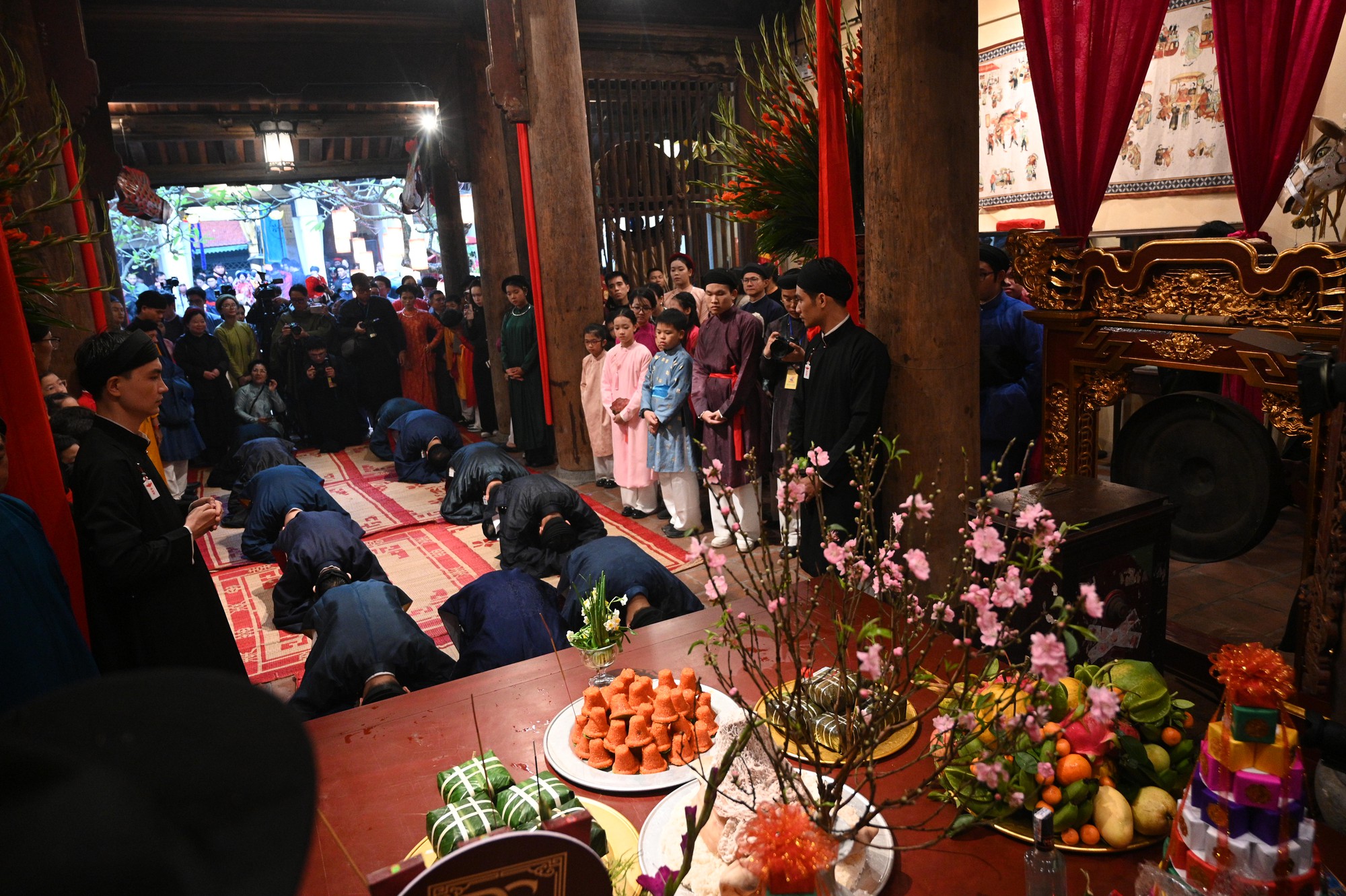 Giữa mưa rét 15 độ, Bách Hoa Bộ Hành đã tạo nên khung cảnh hiếm thấy giữa Hà Nội- Ảnh 25.