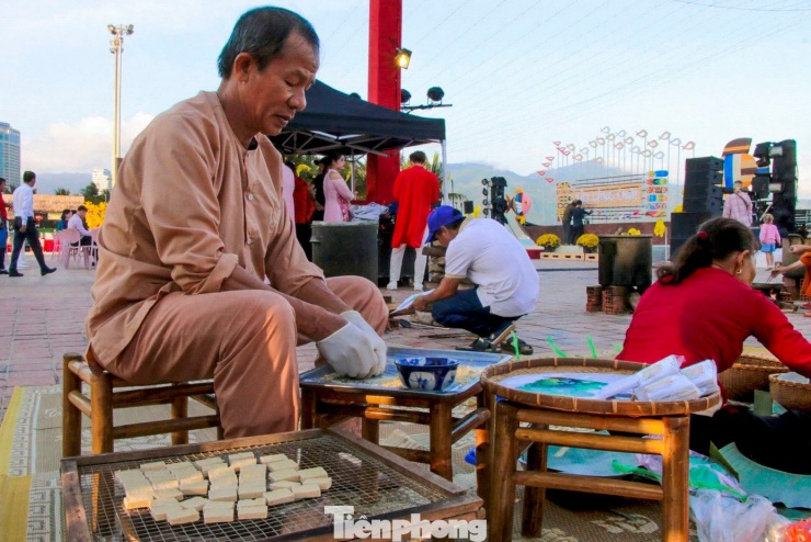 Được biết, chương trình “Xuân yêu thương 2026” do Ban Quản lý bán đảo Sơn Trà và các bãi biển du lịch Đà Nẵng tổ chức, diễn ra từ ngày 6 đến 10/2, nhằm mang đến không gian vui xuân đậm bản sắc truyền thống cho người dân và du khách trong dịp đầu năm mới.