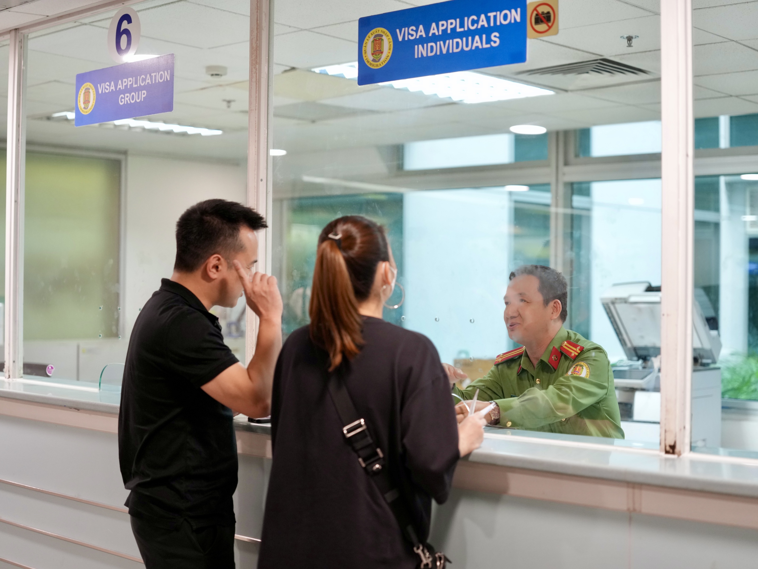 Xuyên đêm ở cửa ngõ không ngủ Tân Sơn Nhất cận Tết Bính Ngọ- Ảnh 13.