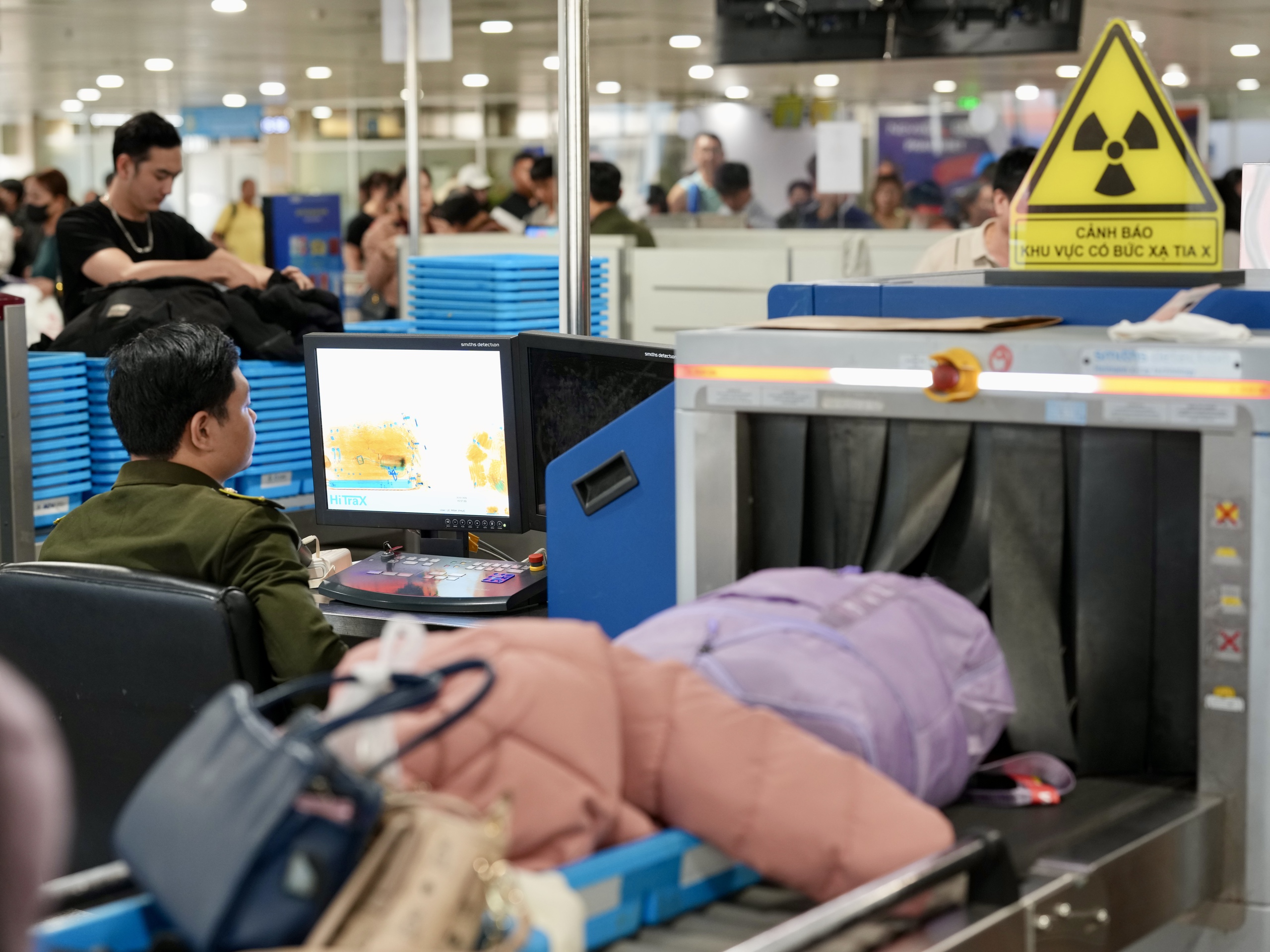 Xuyên đêm ở cửa ngõ không ngủ Tân Sơn Nhất cận Tết Bính Ngọ- Ảnh 14.