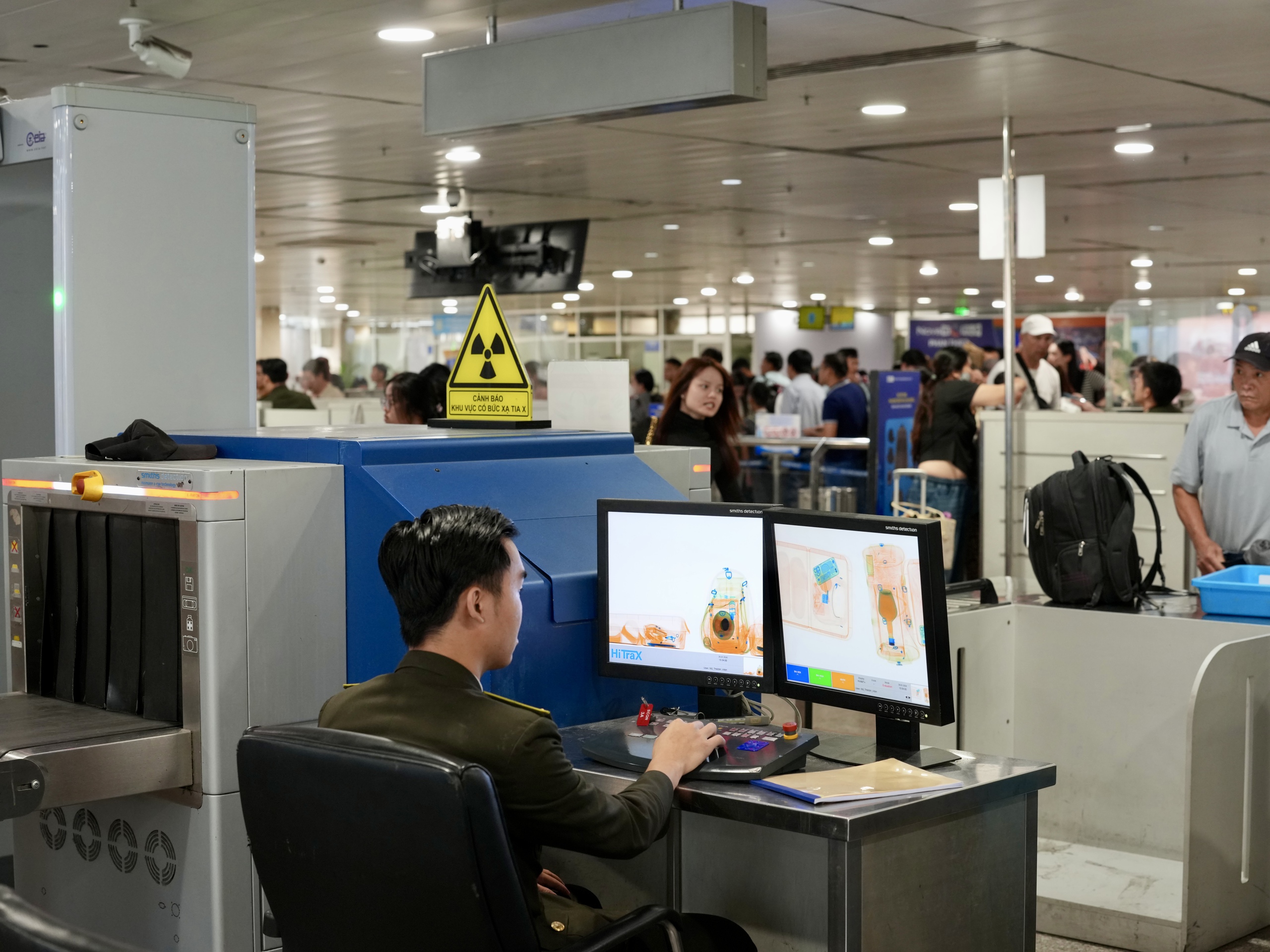 Xuyên đêm ở cửa ngõ không ngủ Tân Sơn Nhất cận Tết Bính Ngọ- Ảnh 17.