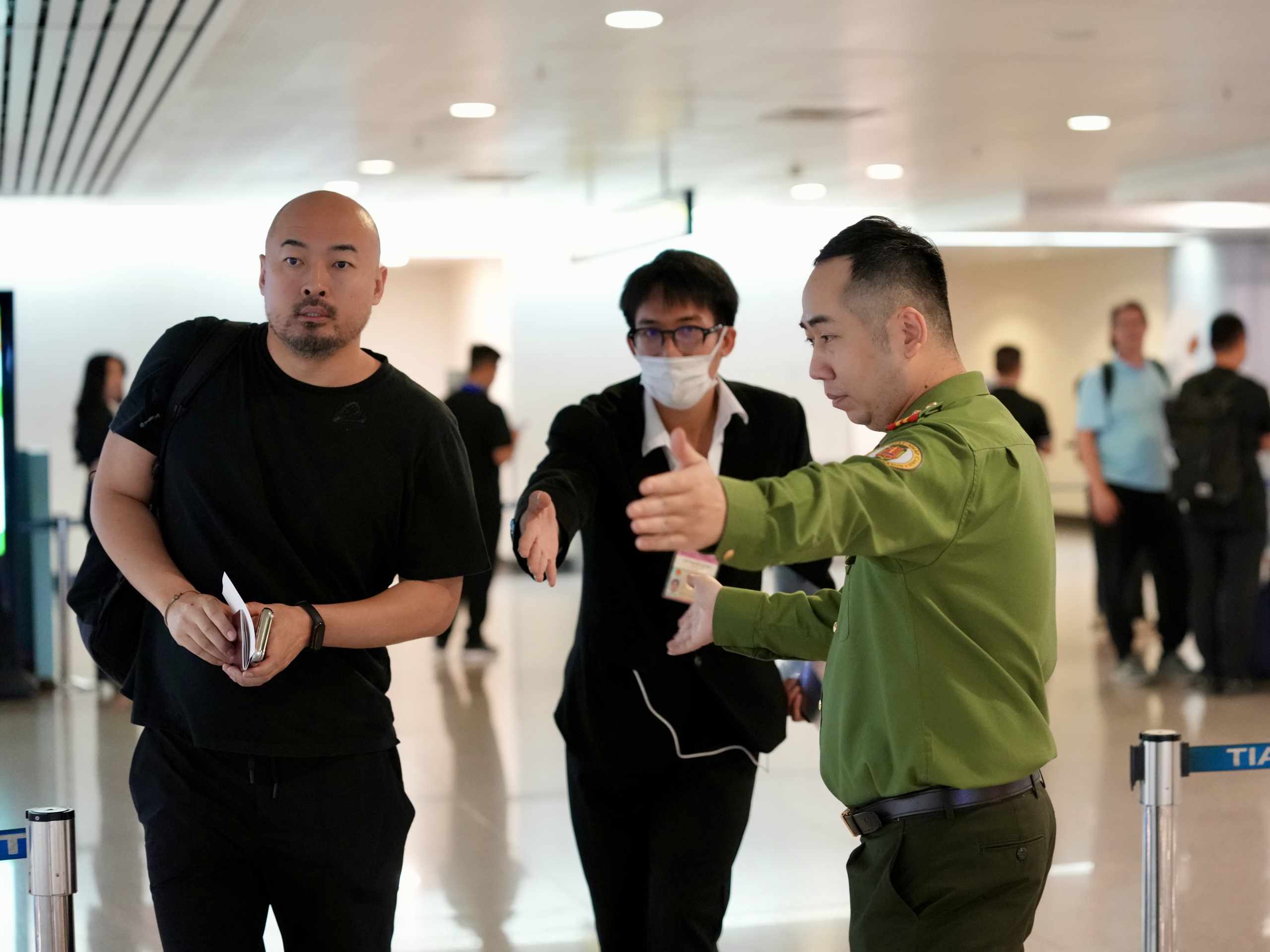 Xuyên đêm ở cửa ngõ không ngủ Tân Sơn Nhất cận Tết Bính Ngọ- Ảnh 21.