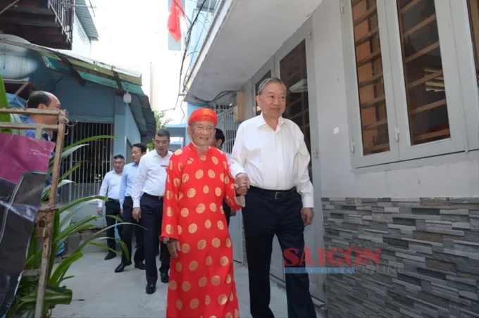 Tổng Bí thư Tô Lâm thăm, chúc Tết nhà nghiên cứu Nguyễn Đình Tư - Ảnh 2.