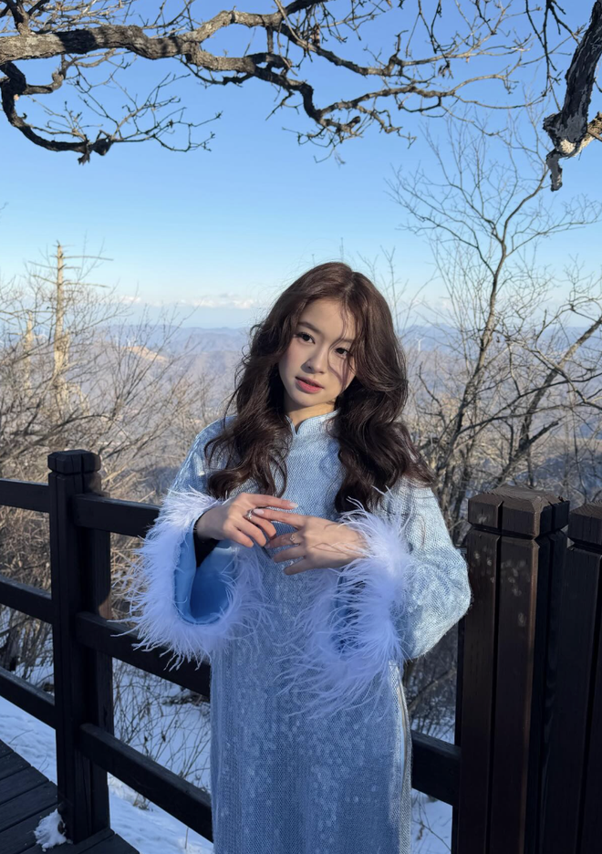 Áo dài cách tân lên ngôi trong tủ đồ đón tết 2026 của quý cô hiện đại- Ảnh 6.