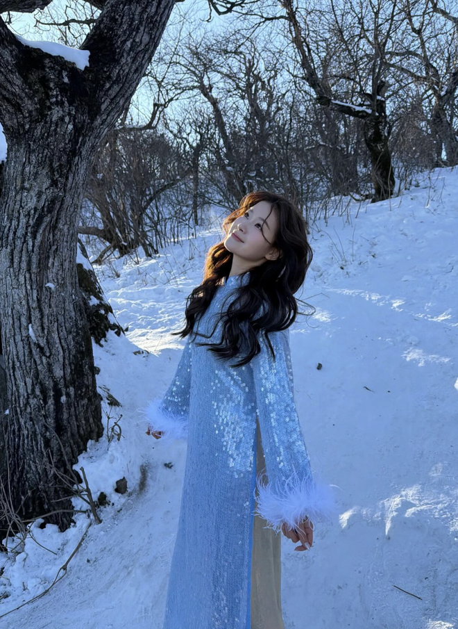 Áo dài cách tân lên ngôi trong tủ đồ đón tết 2026 của quý cô hiện đại- Ảnh 7.