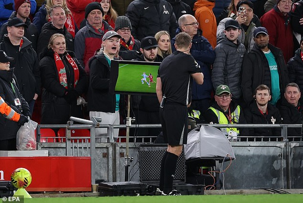 Tranh cãi gay gắt về bàn thắng bị từ chối của Man City - 4