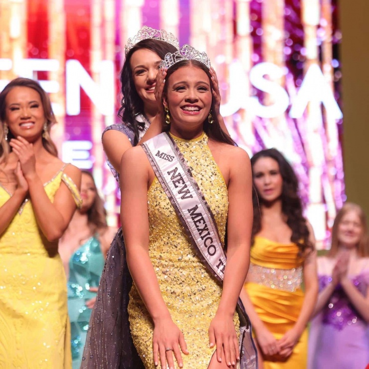 Cô cũng từng đăng quang New Mexico Teen USA 2023 và được trao danh hiệu "Miss Congeniality" trước khi trở về Philippines và giành vương miện Miss World Quezon City 2025.