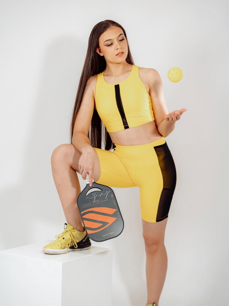 Asia yêu thích thể thao, đặc biệt là pickleball, bộ môn cô đã sử dụng để gây quỹ và hỗ trợ các hoạt động nhân đạo tại địa phương.