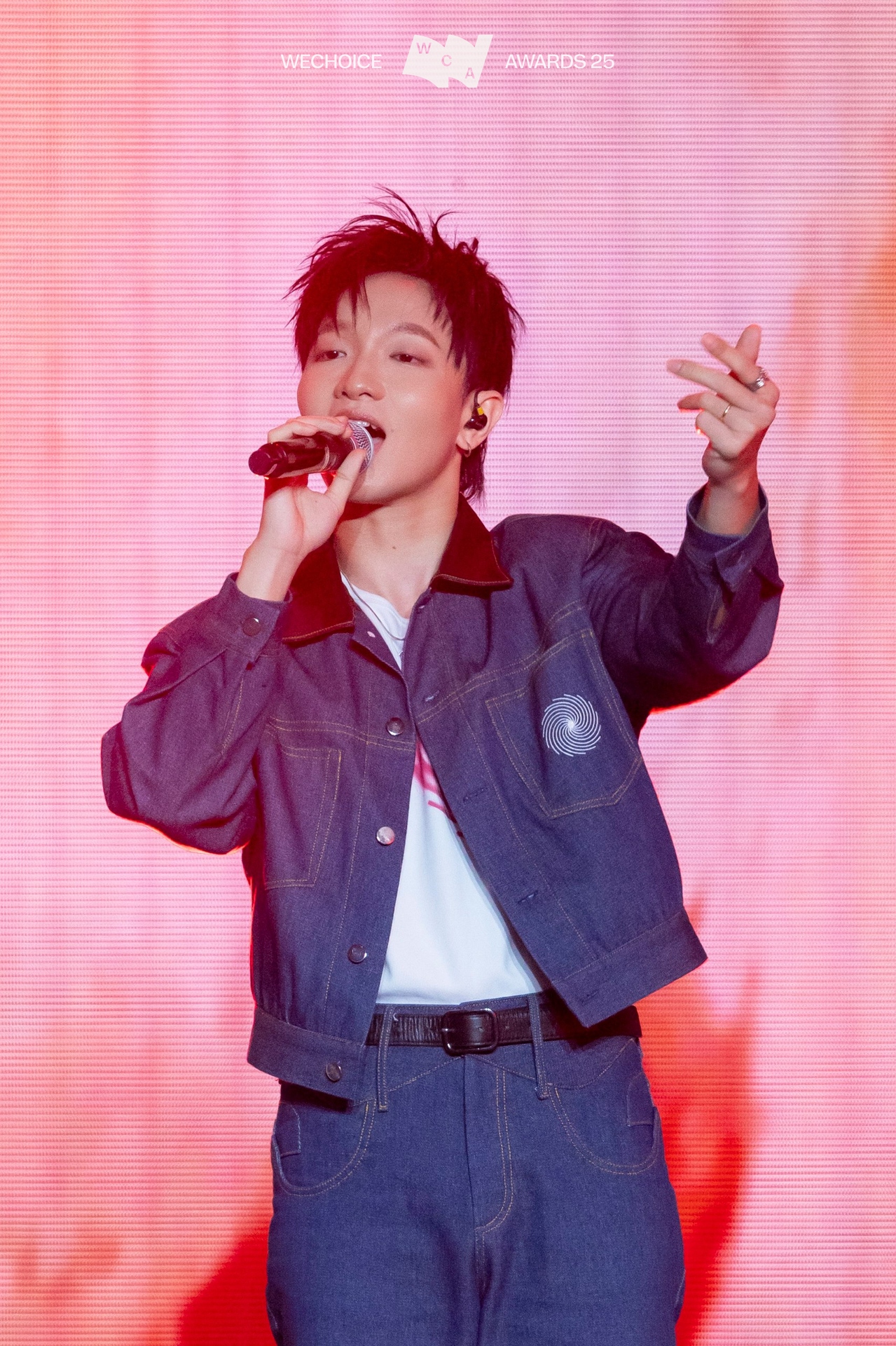 Xem ngay sân khấu này để biết thế nào là ca sĩ thực lực: Live đỉnh hơn audio, tự viết nhạc tạo hit- Ảnh 4.