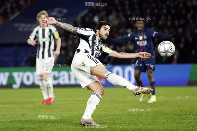 bat-ngo-voi-muc-tieu-chuyen-nhuong-hang-dau-cua-man-united (1).jpg