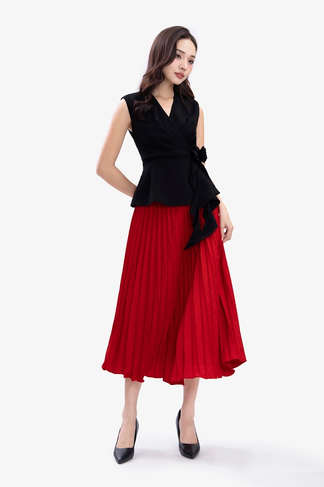 Công thức vàng cho nàng hiện đại với áo không tay và chân váy midi- Ảnh 8.