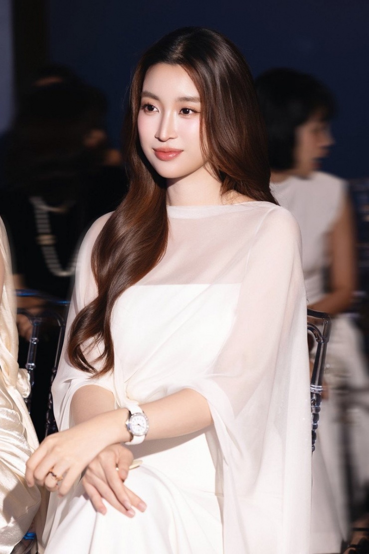 Ái nữ nhà Đỗ Mỹ Linh lần đầu làm vedette gây chú ý cộng đồng mạng - 4