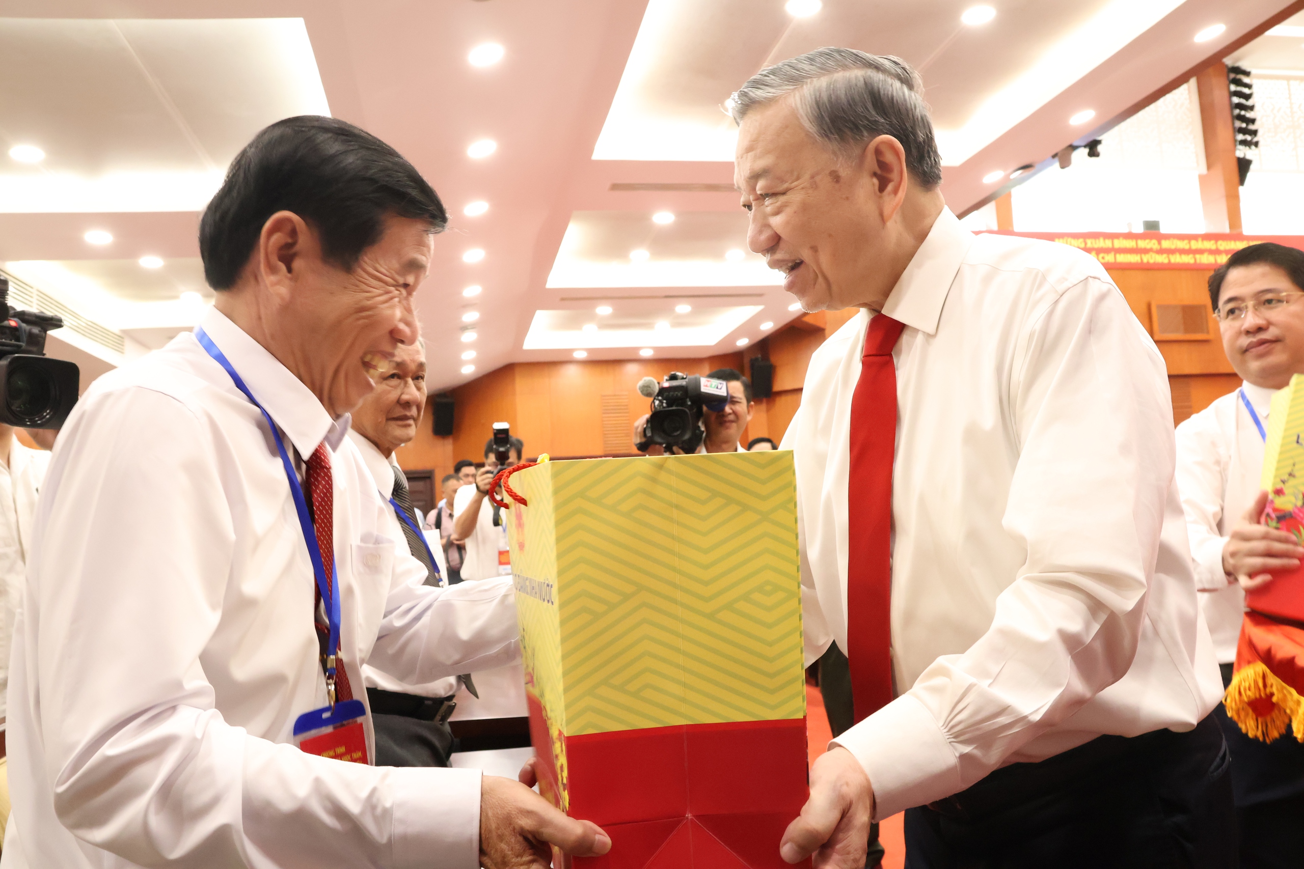 Tổng Bí thư Tô Lâm: TPHCM là nơi để Trung ương yên tâm giao việc lớn - Ảnh 5.