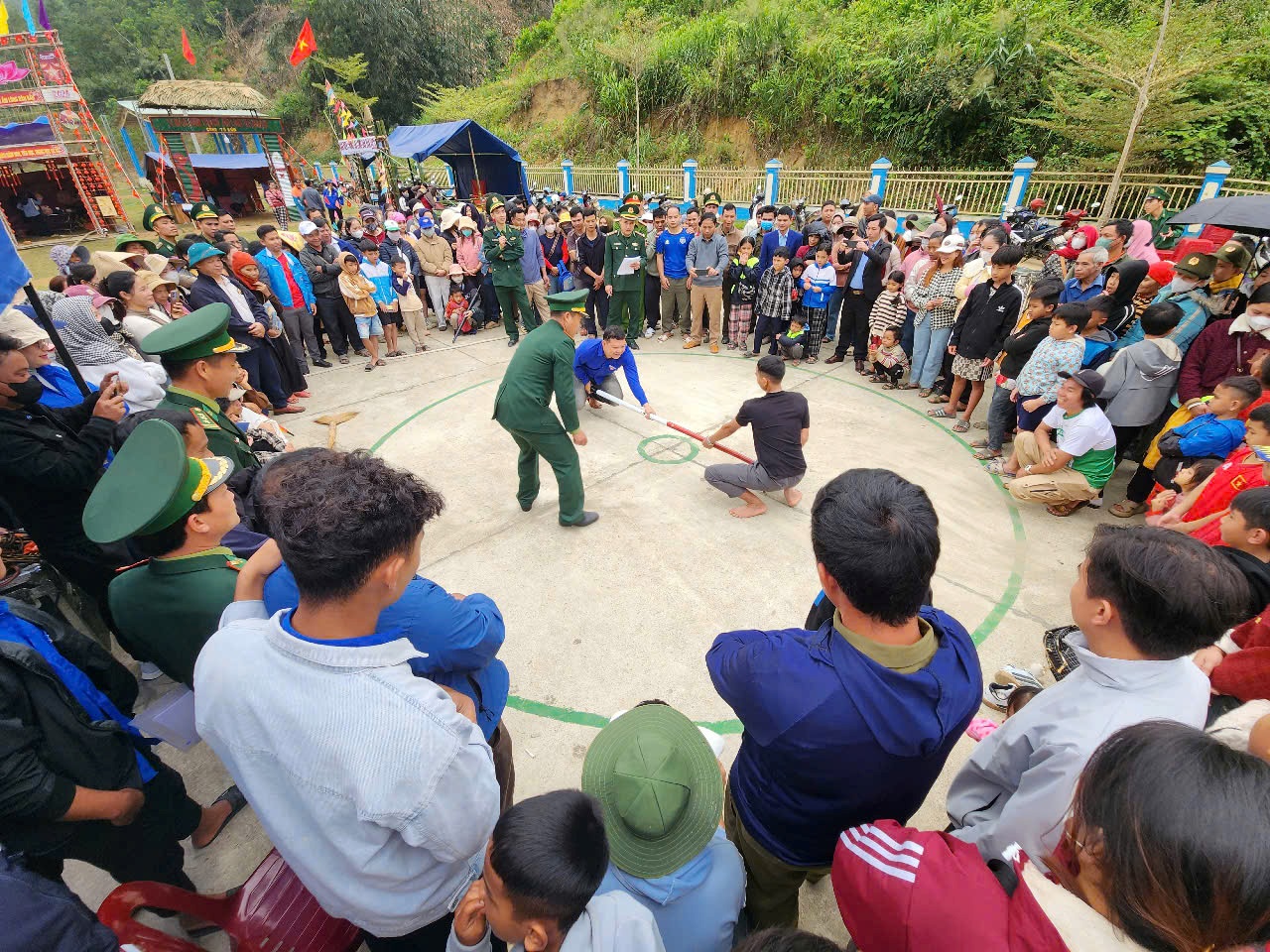 'Xuân Biên phòng ấm lòng dân bản': Nghĩa tình sâu nặng nơi biên giới Việt - Lào- Ảnh 5.