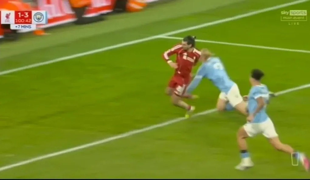 Cựu trọng tài Anh tiết lộ lý do Man City bị từ chối bàn thắng phút bù giờ - 2