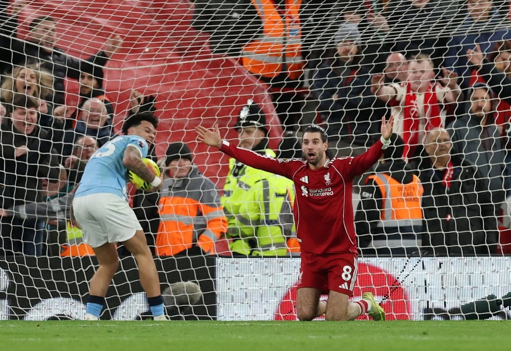 Cựu trọng tài Anh tiết lộ lý do Man City bị từ chối bàn thắng phút bù giờ - 4