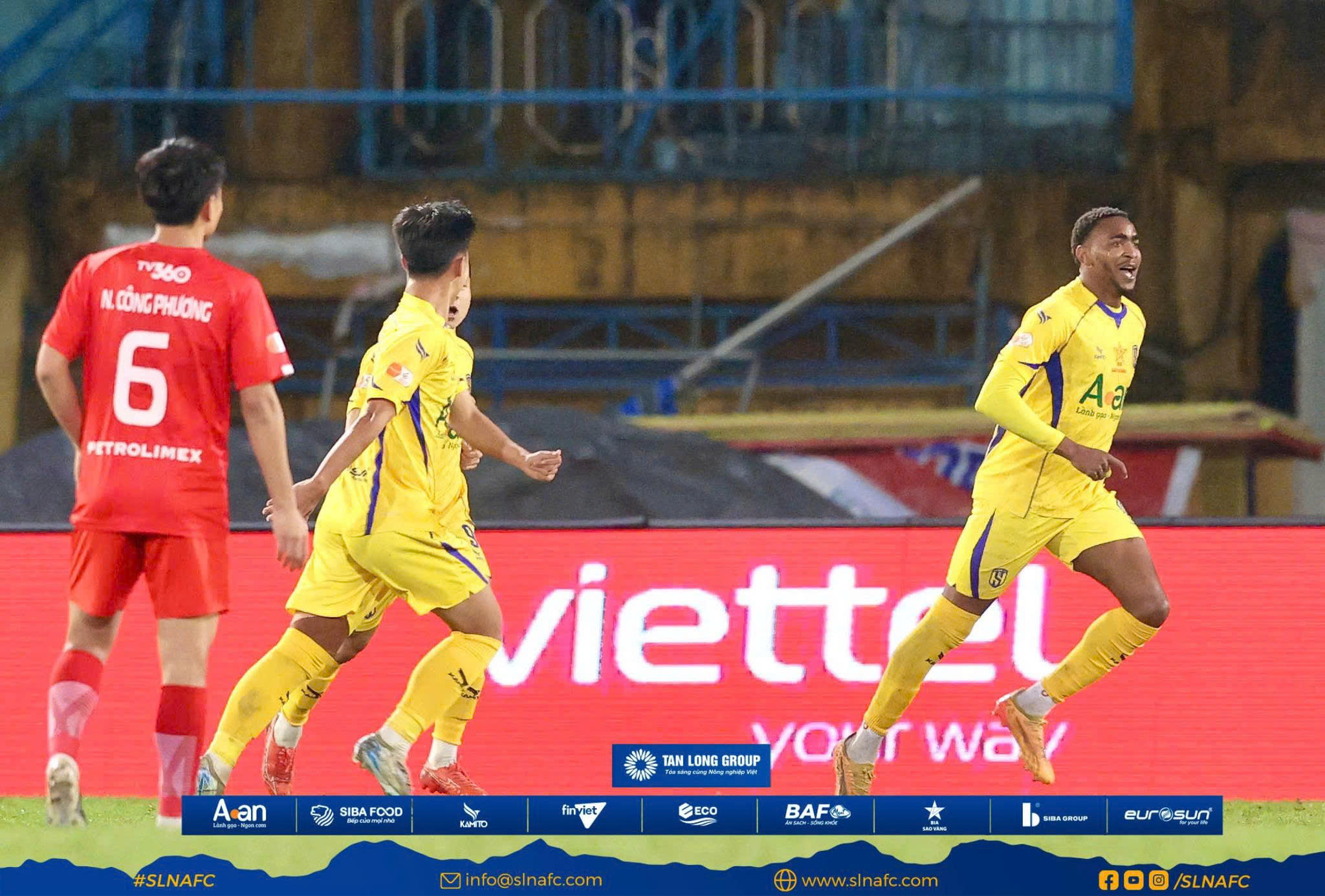 Bất ngờ vòng 13 V-League: Khi “kẻ yếu” lên tiếng - Ảnh 2.