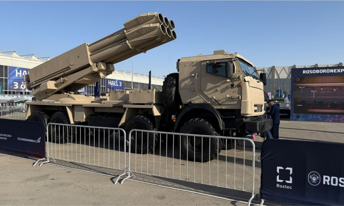 Pháo phản lực Sarma tại Triển lãm Quốc phòng Thế giới 2026 ở Arab Saudi ngày 8/2. Ảnh: Daryo