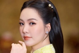 Á hậu Thụy Vân chạy show ngày cuối năm