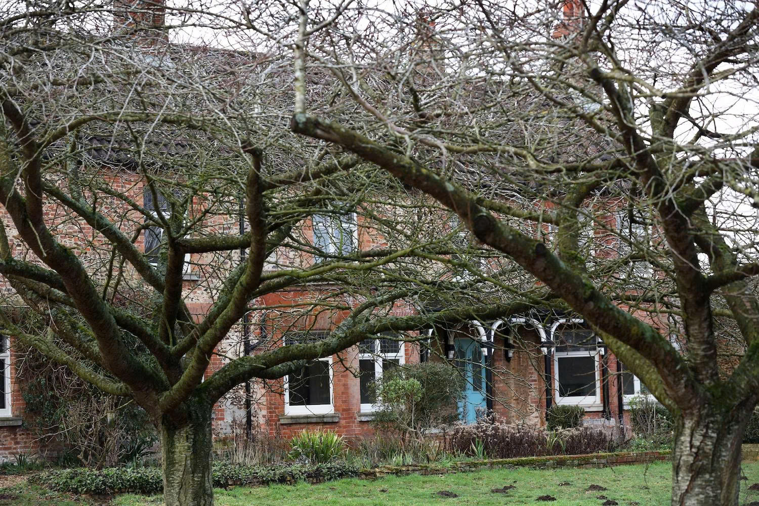 Cựu Hoàng tử Andrew hết chốn dung thân sau quyết định thẳng tay của Vua Charles III  - Ảnh 3.