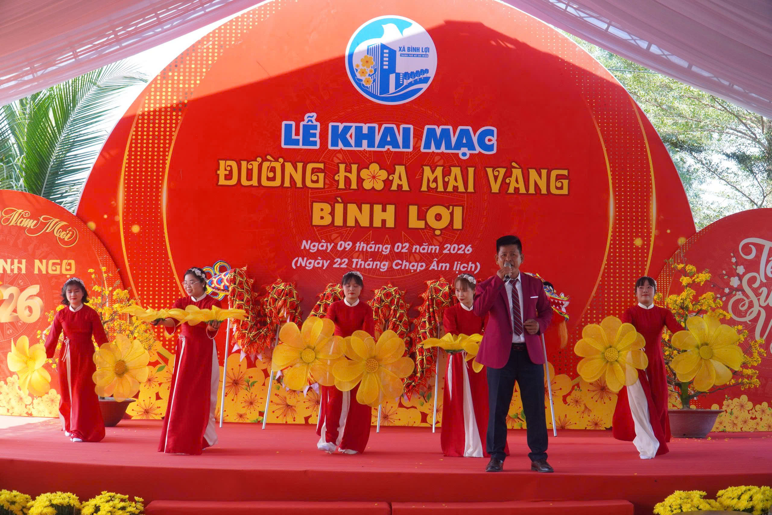Khai mạc Đường hoa Mai vàng Bình Lợi: Tôn vinh làng nghề giữa lòng đô thị - Ảnh 7.
