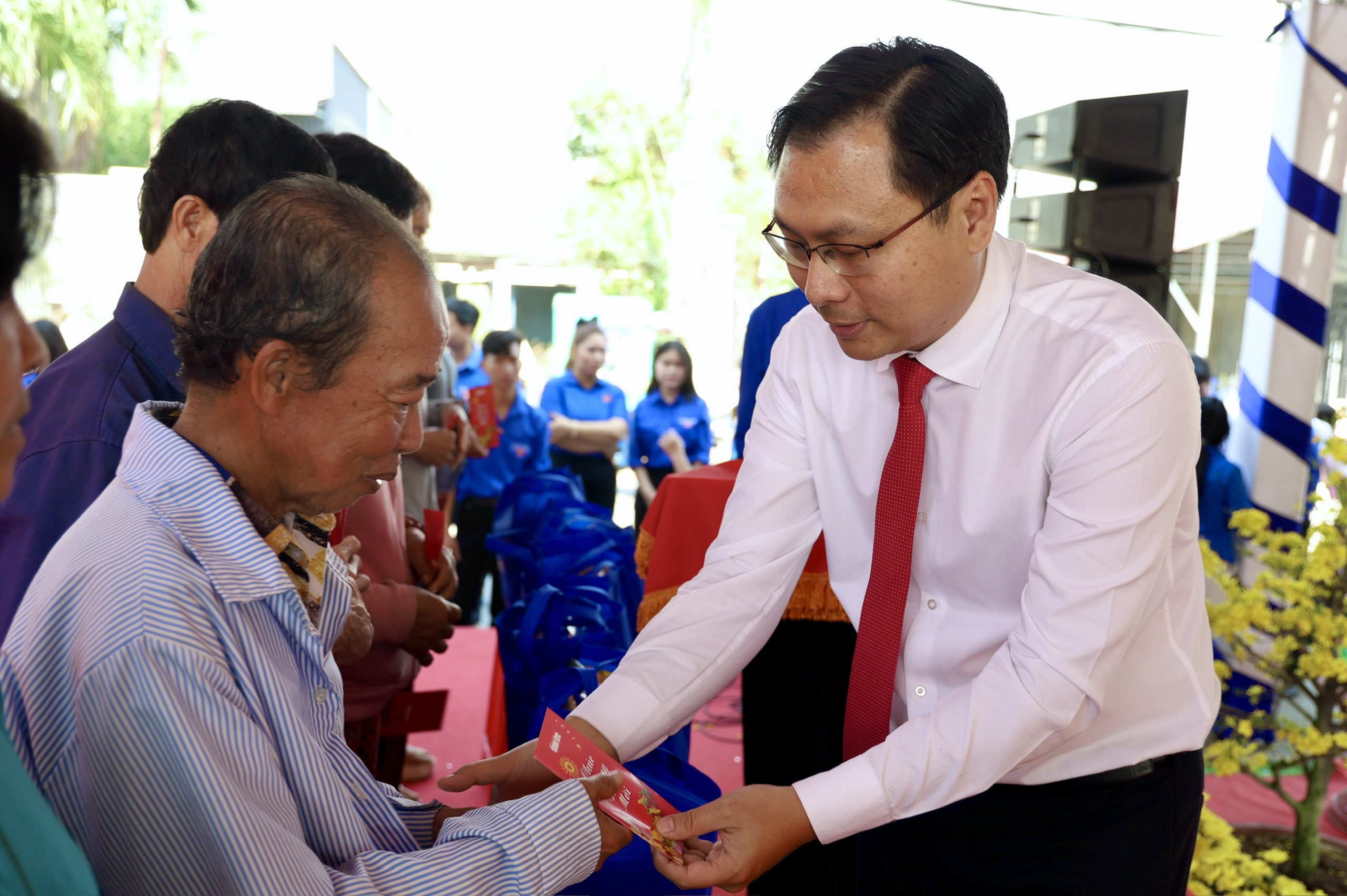 Khai mạc Đường hoa Mai vàng Bình Lợi: Tôn vinh làng nghề giữa lòng đô thị - Ảnh 8.