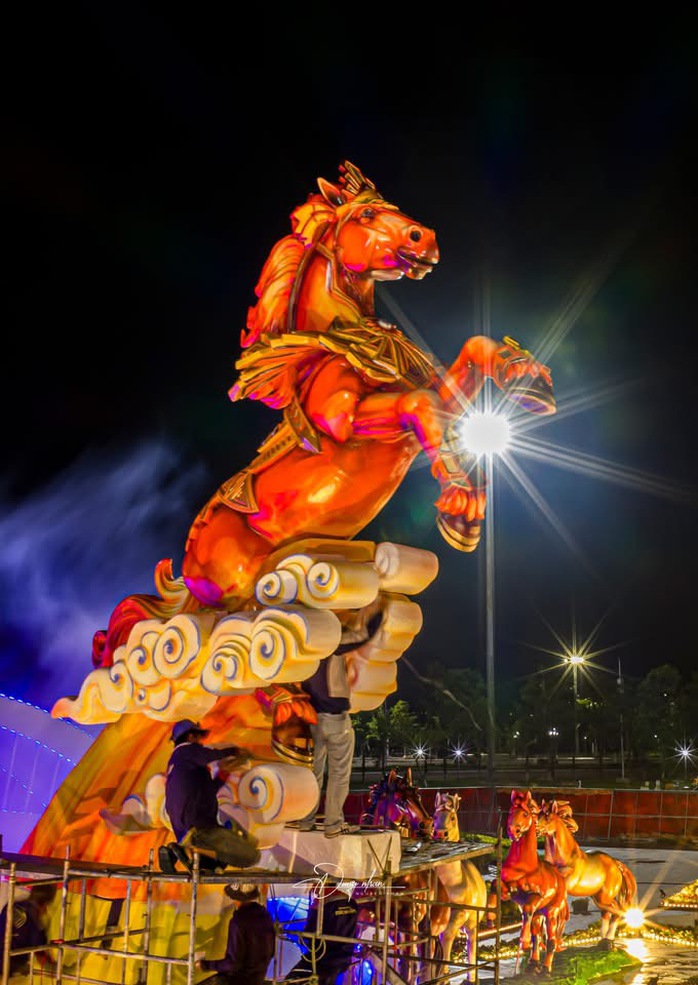 Linh vật ngựa cầm iPhone “gây bão” ở Quy Nhơn: Tác giả lý giải điều bất ngờ- Ảnh 3.