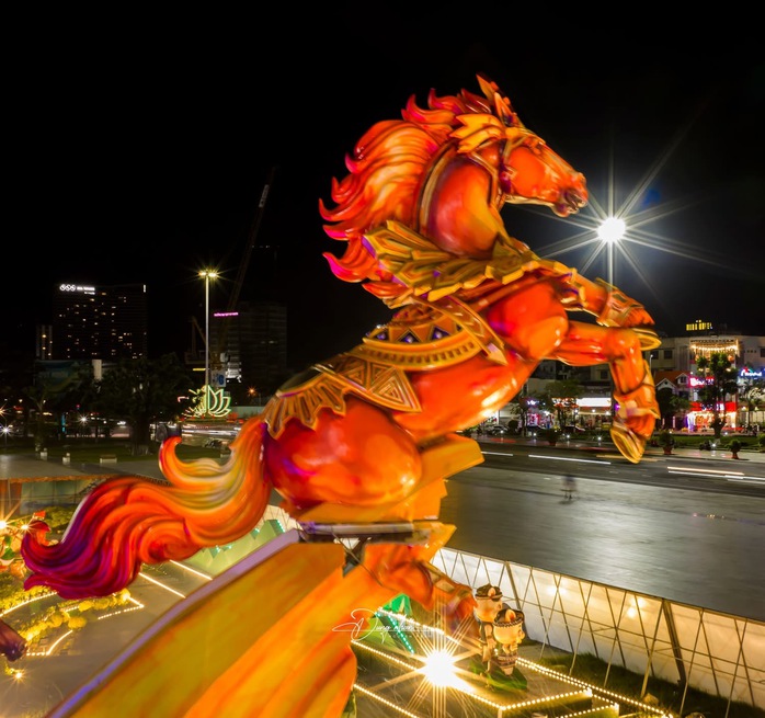 Linh vật ngựa cầm iPhone “gây bão” ở Quy Nhơn: Tác giả lý giải điều bất ngờ- Ảnh 5.