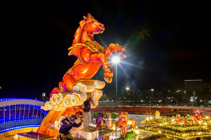 Linh vật ngựa cầm iPhone “gây bão” ở Quy Nhơn: Tác giả lý giải điều bất ngờ- Ảnh 7.