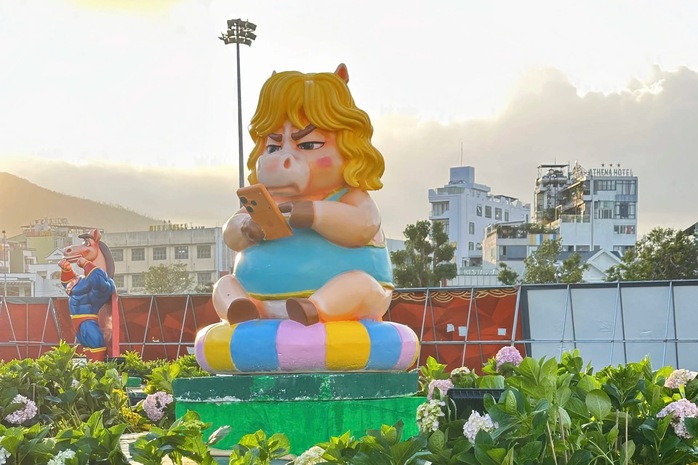 Linh vật ngựa cầm iPhone “gây bão” ở Quy Nhơn: Tác giả lý giải điều bất ngờ- Ảnh 8.